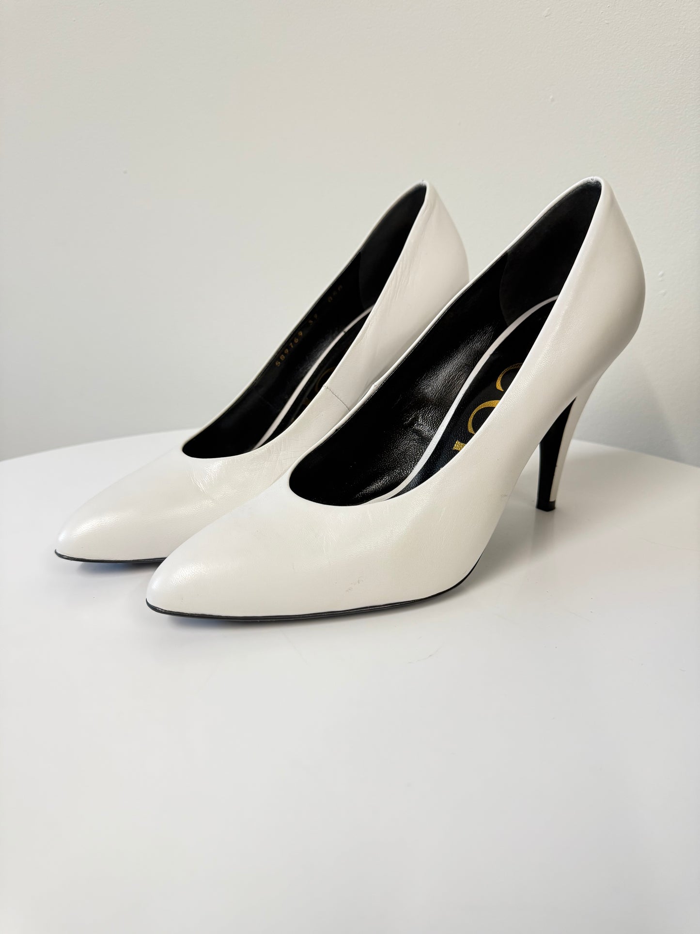 Gucci white heels (pre-owned)