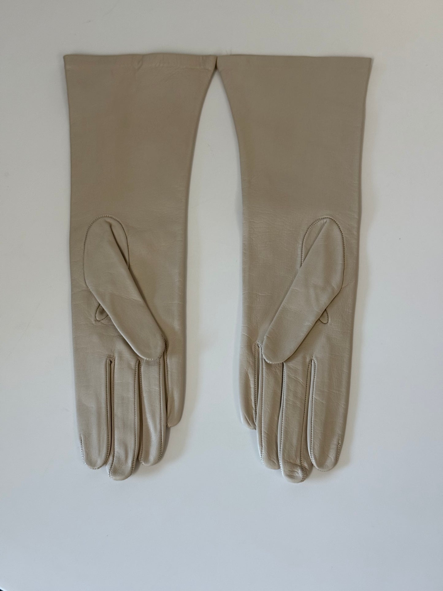 Charlotte Olympia cream leather gloves (pre-owned)