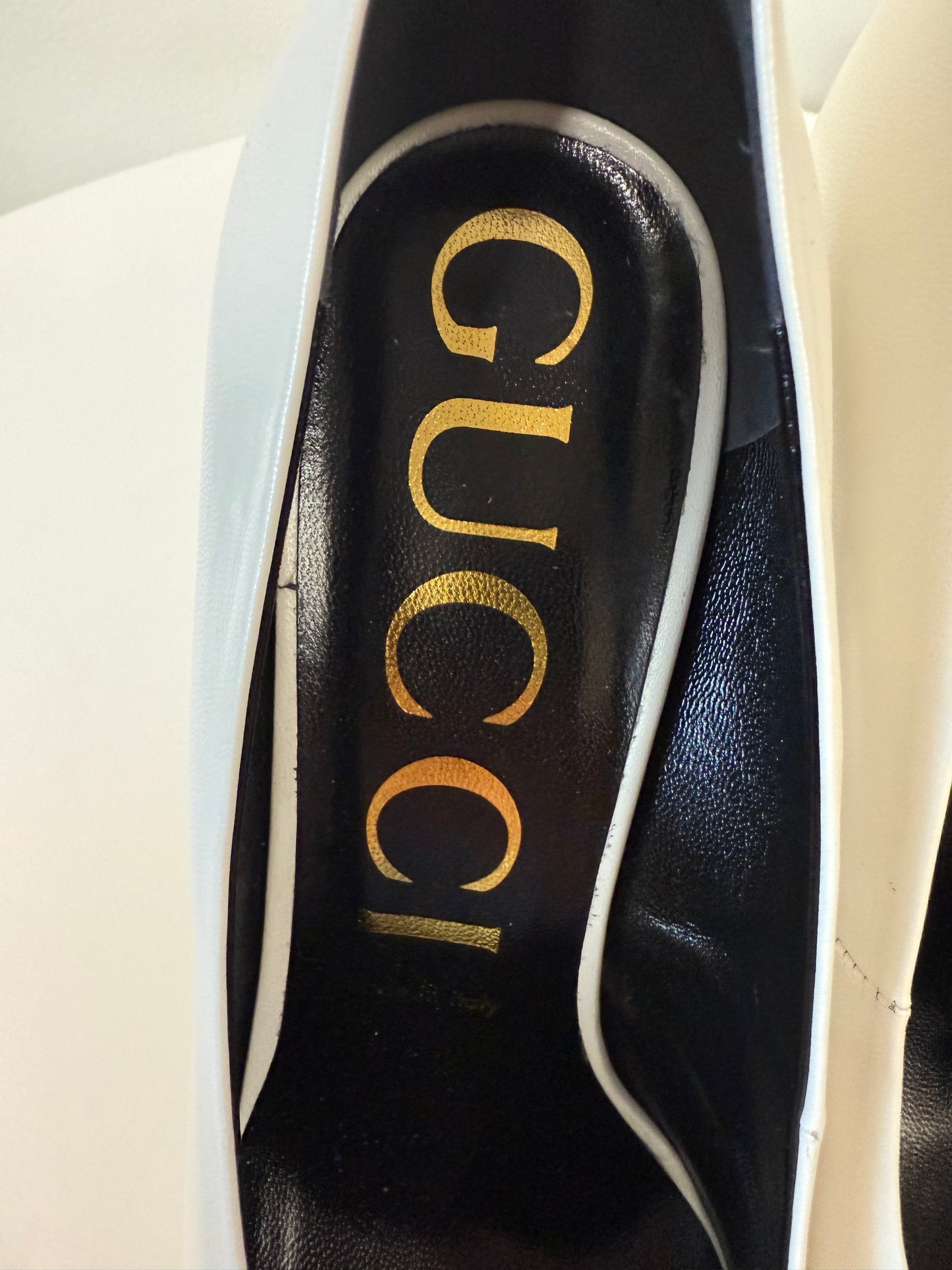 Gucci white heels (pre-owned)