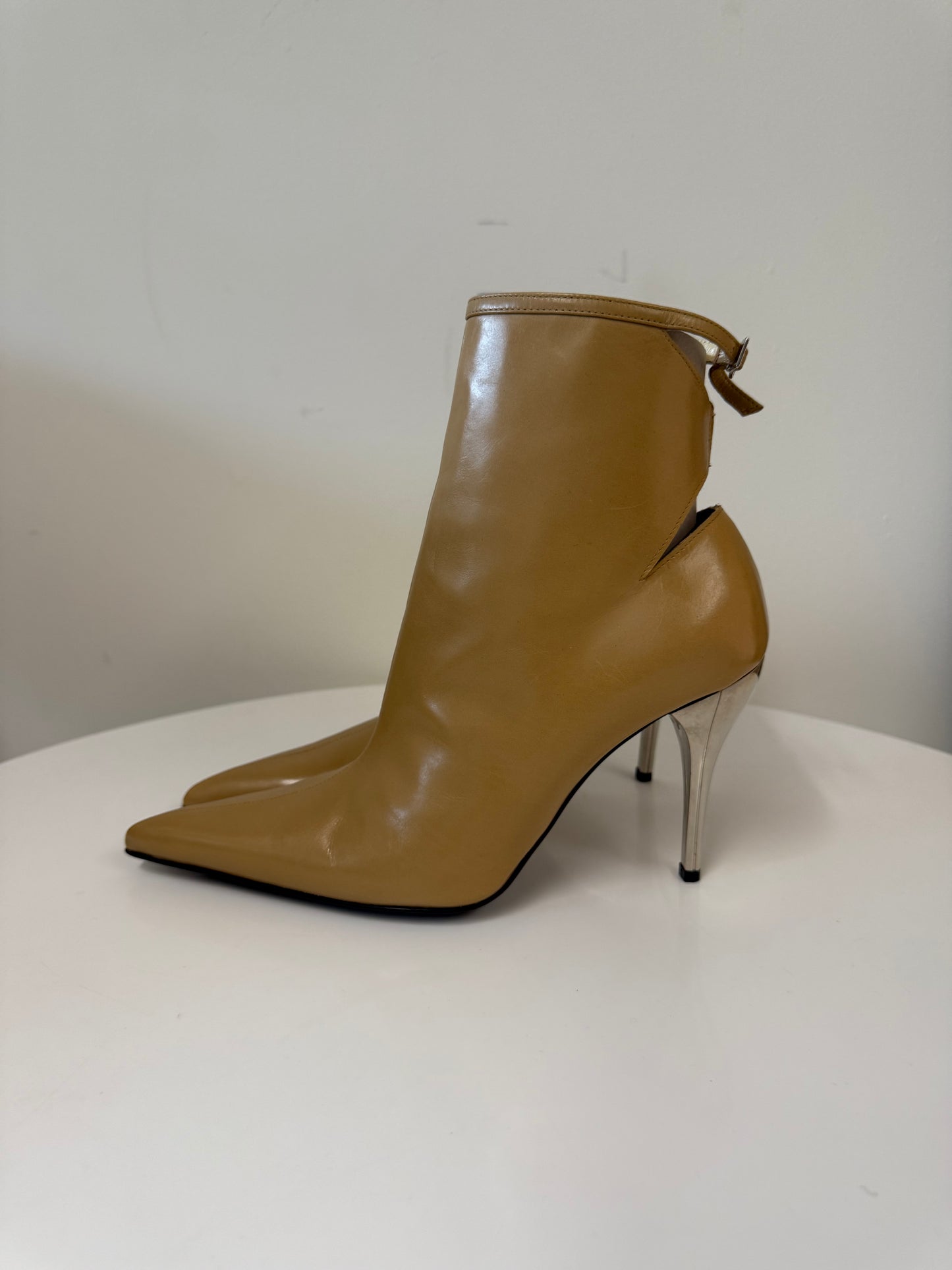 Versace caramel heeled ankle boots (pre-owned)