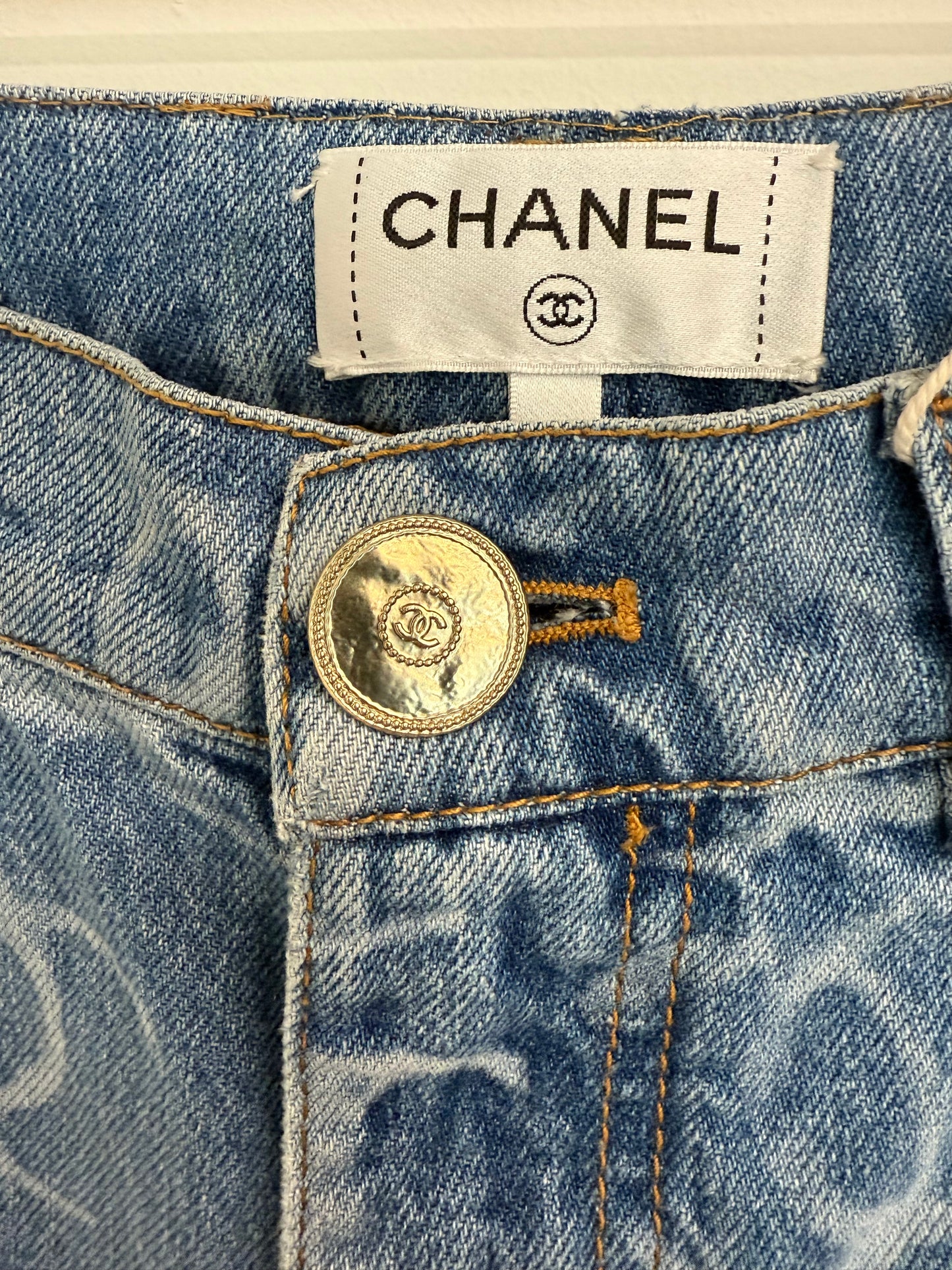 Chanel CC Printed logo denim jeans (pre-owned)
