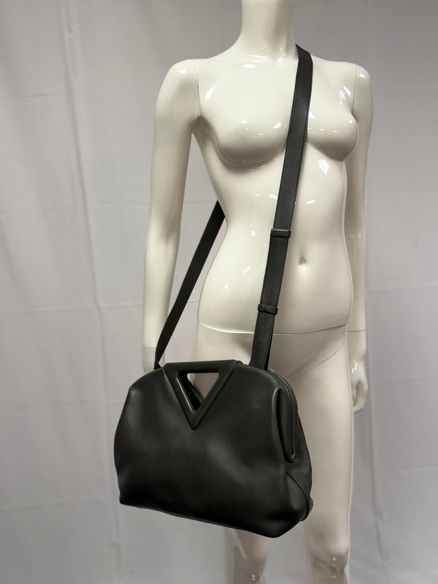 Bottega Veneta the point leather handbag (pre-owned)