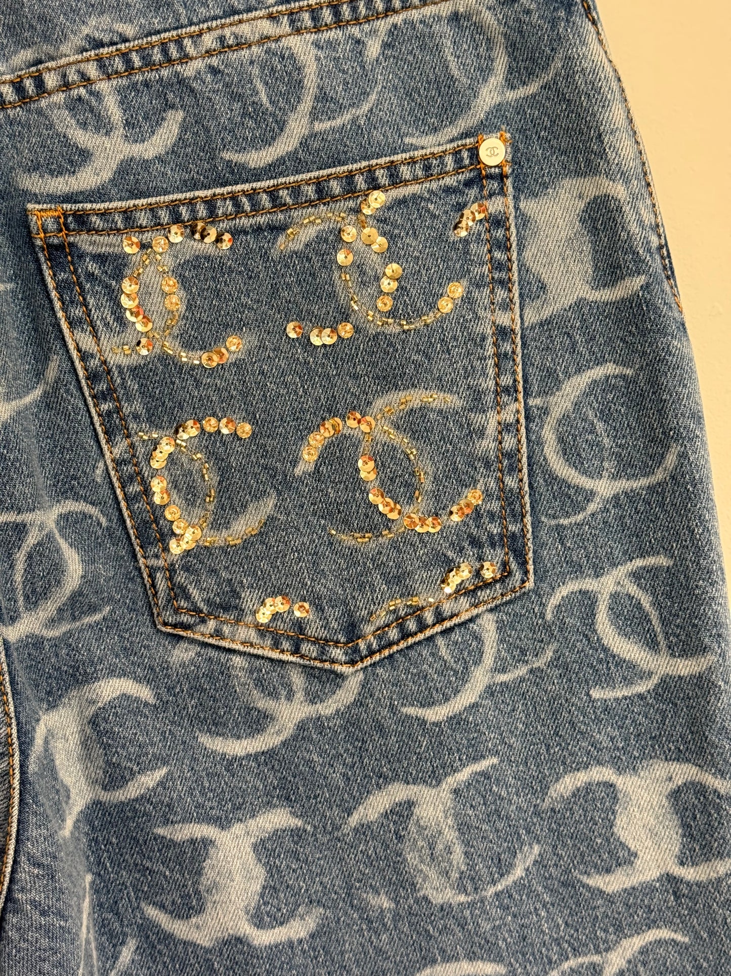 Chanel CC Printed logo denim jeans (pre-owned)