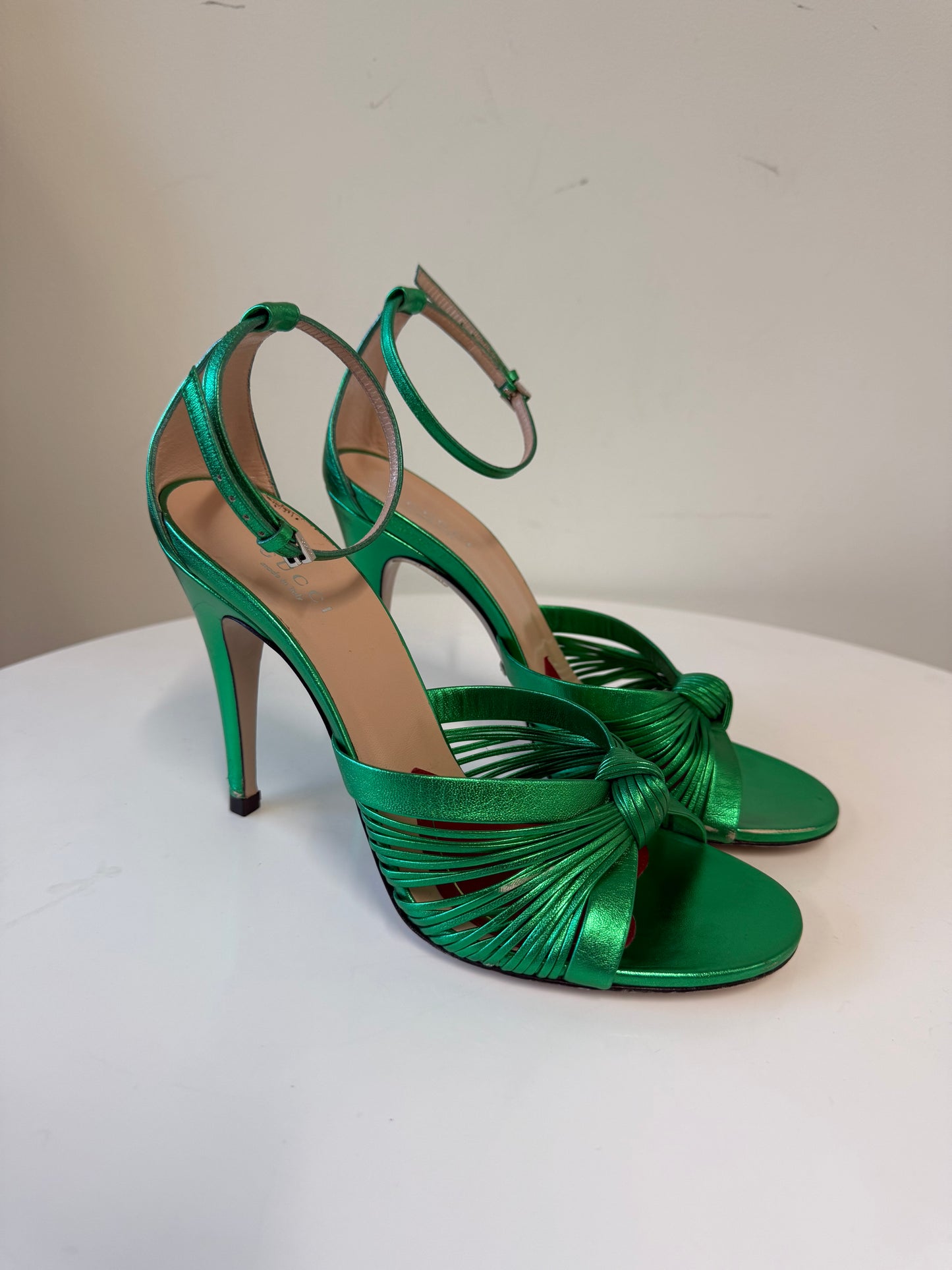 Gucci Women's Green Metallic Leather Sandals (pre-owned)
