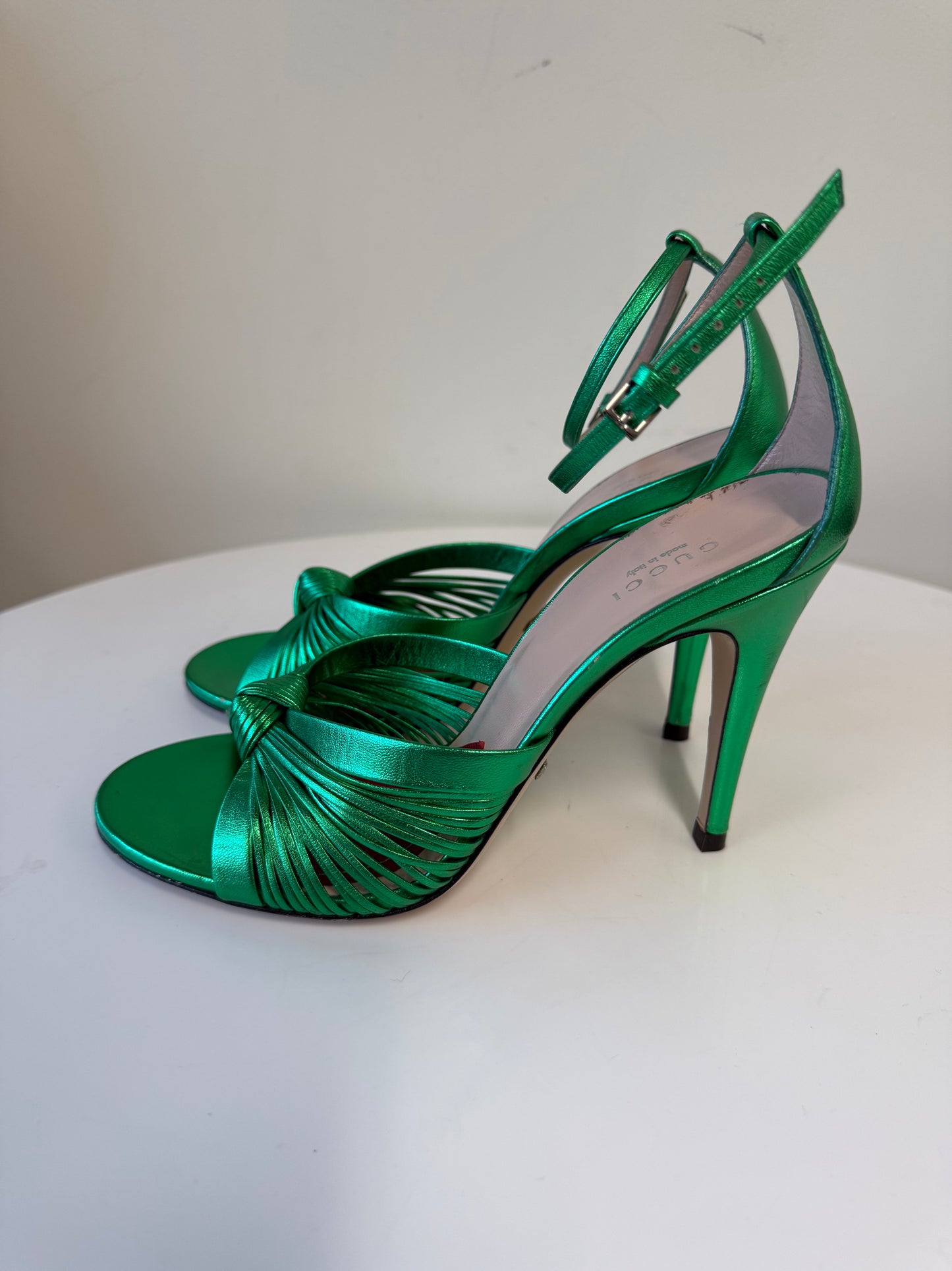 Gucci Women's Green Metallic Leather Sandals (pre-owned)