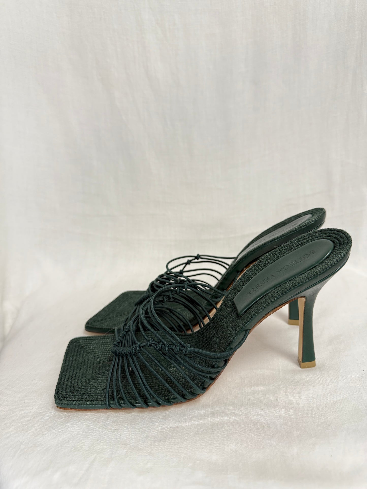 Bottega Veneta Cindy raffia mules (pre-owned)