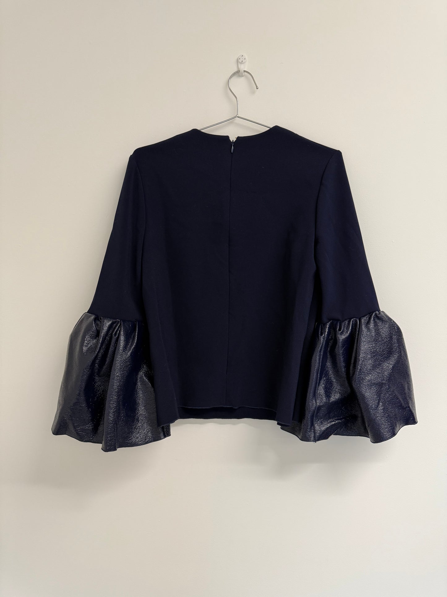 Roksanda Navy fluted patent sleeve top (pre-owned)