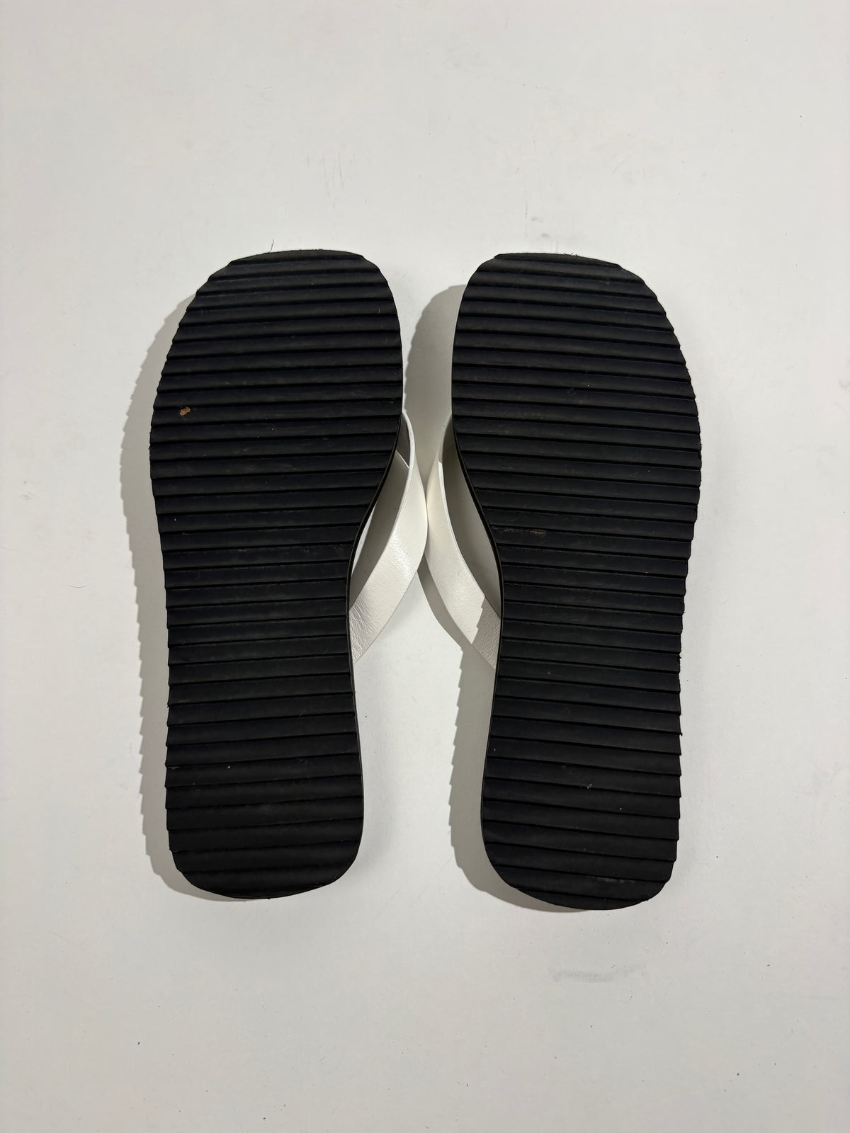 Tony Bianco Kimba White And Black Leather Flip Flops