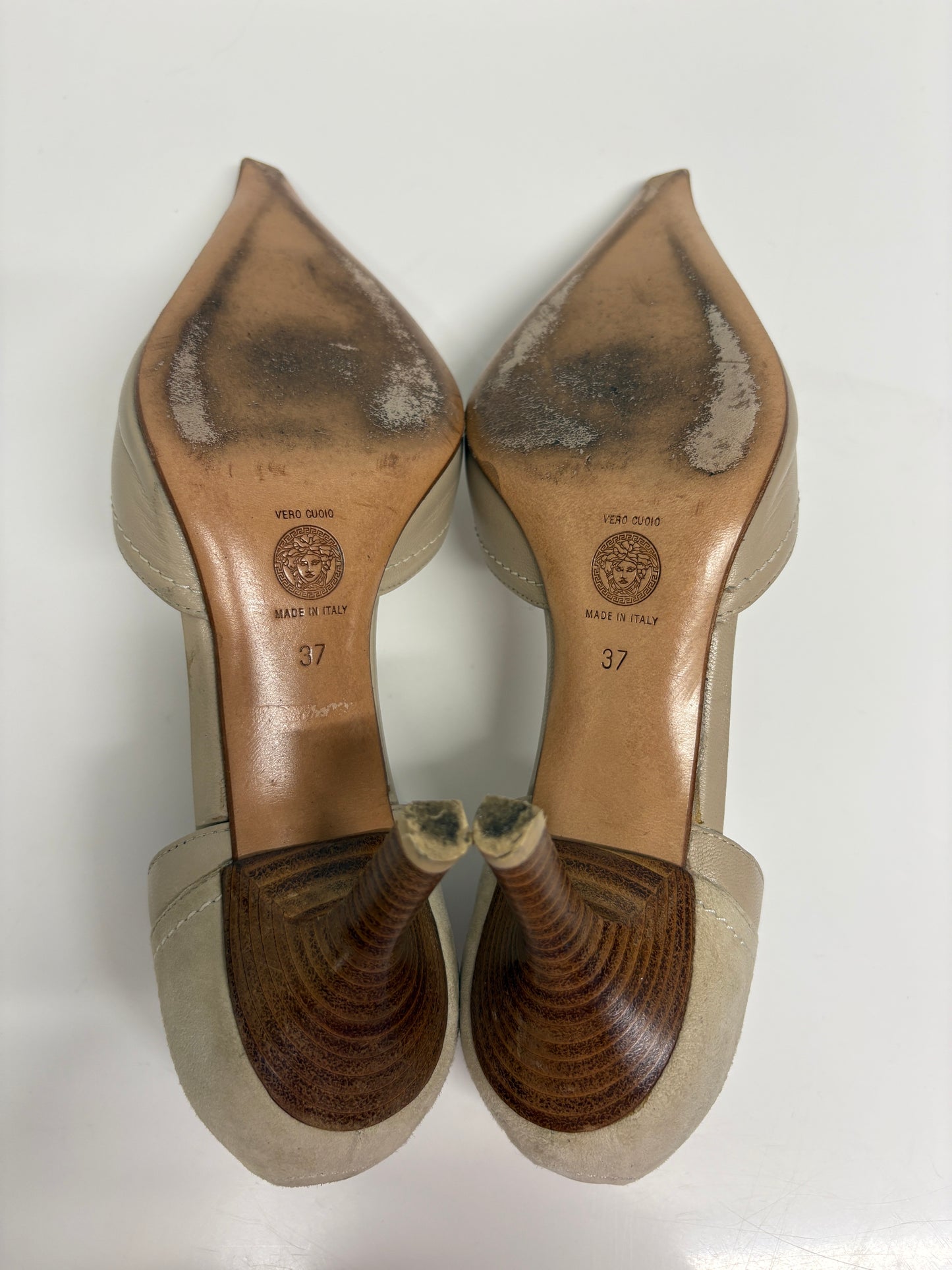 Gianni Versace Taupe Decolette Capretto Heeled Pumps (pre-owned)