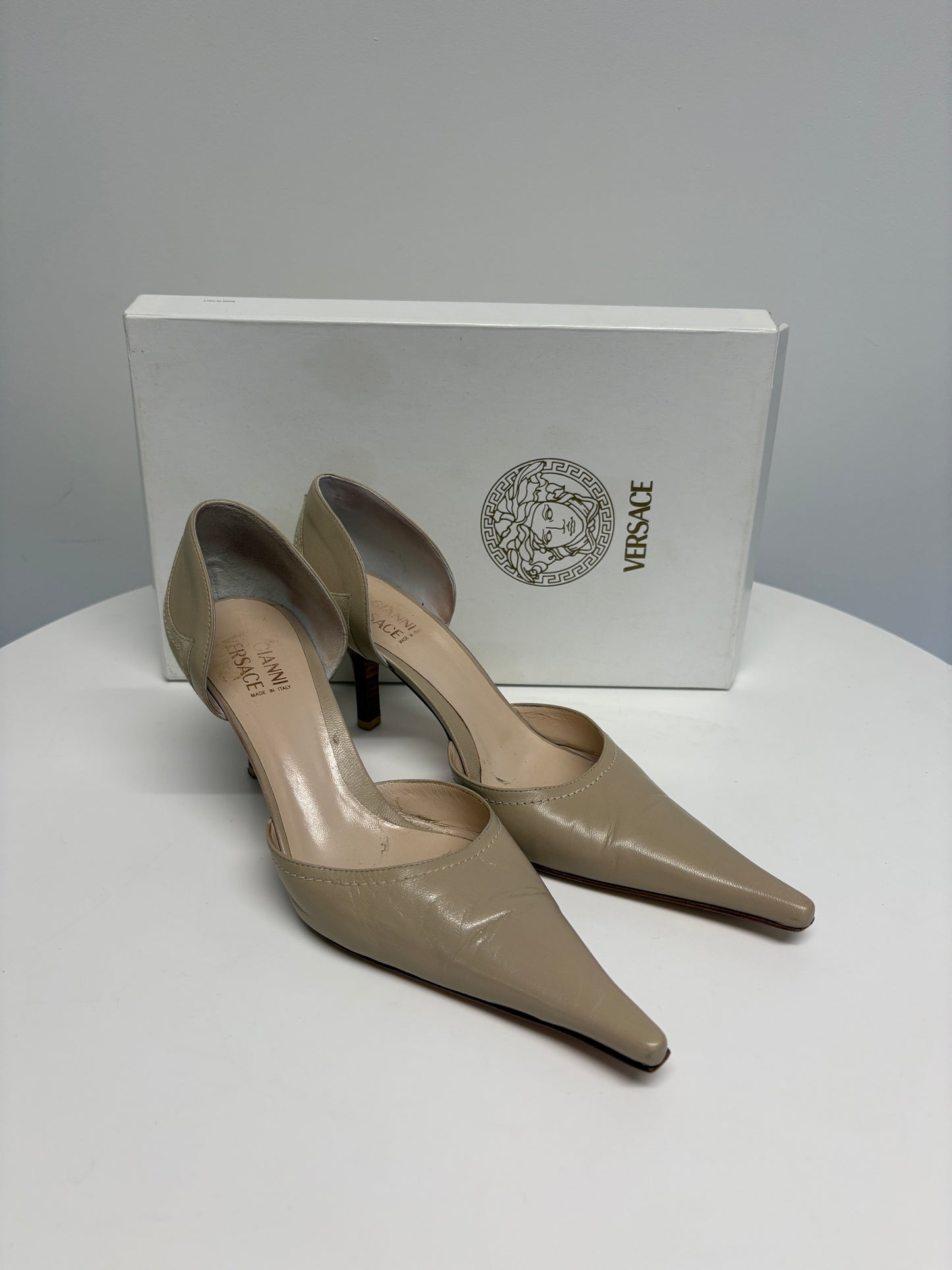 Gianni Versace Taupe Decolette Capretto Heeled Pumps (pre-owned)