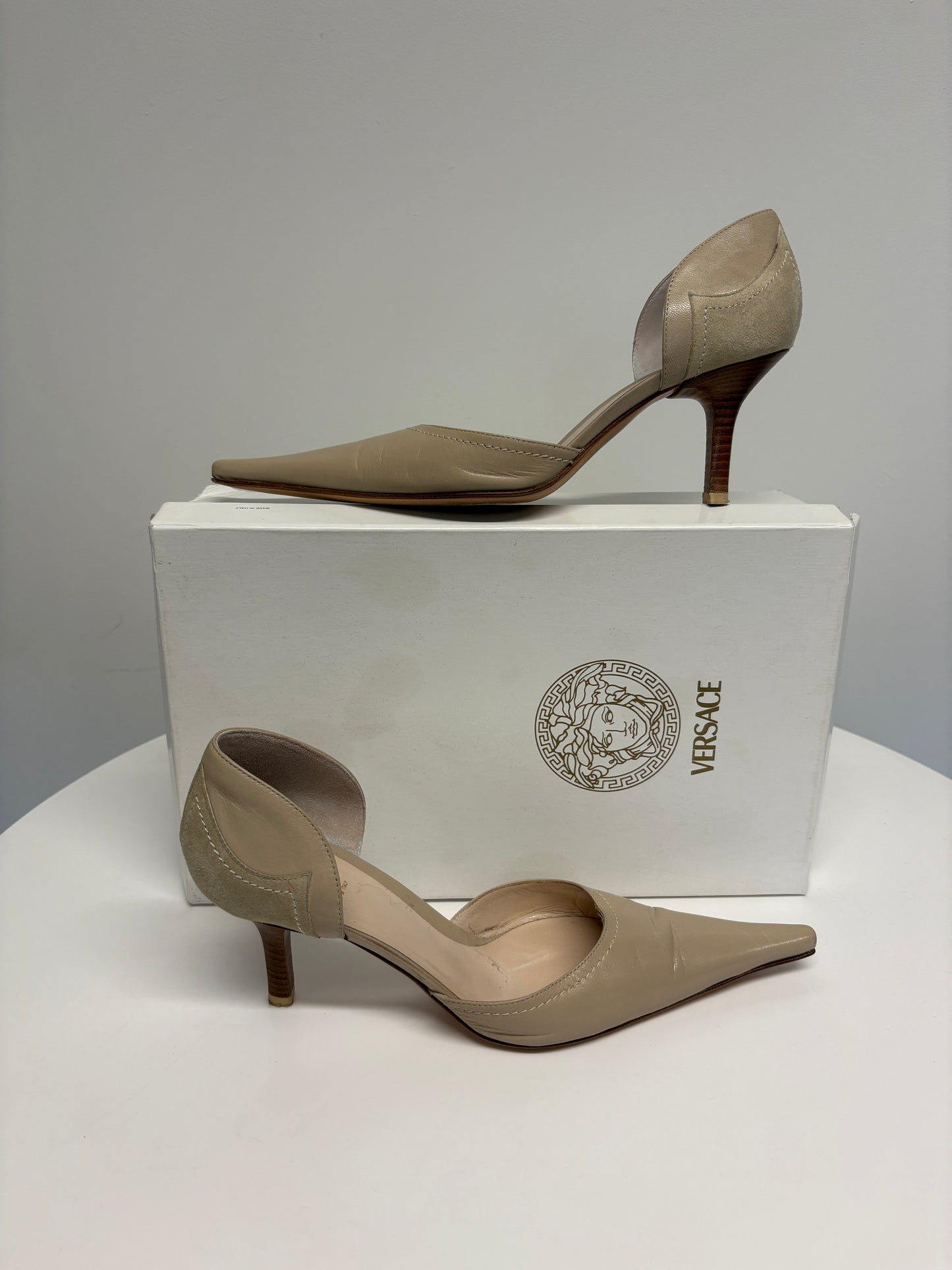Gianni Versace Taupe Decolette Capretto Heeled Pumps (pre-owned)