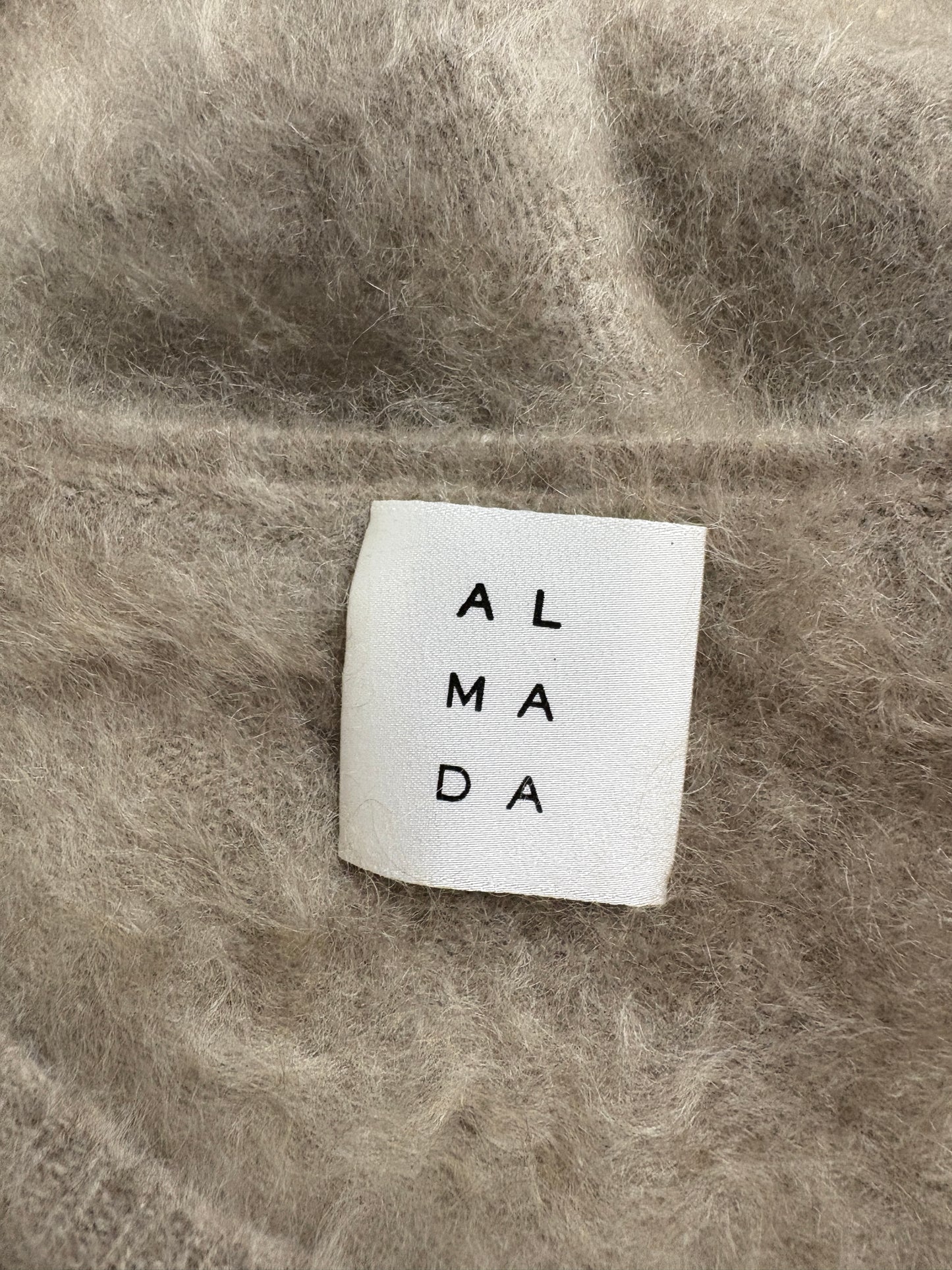 Almada Zoe Nougat Cashmere Sweater (pre-owned)