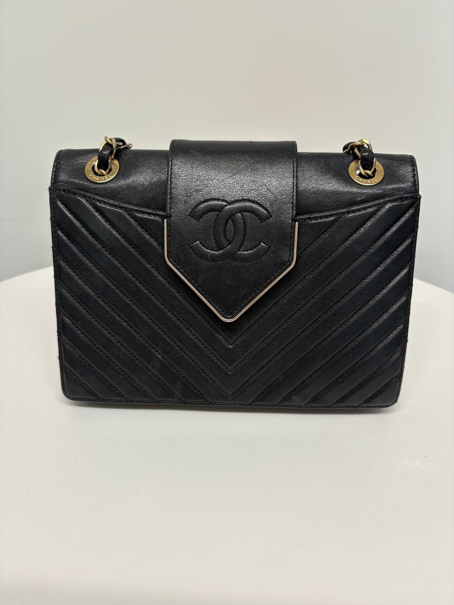 Chanel Chevron Collar & Tie Flap Bag (pre-owned)