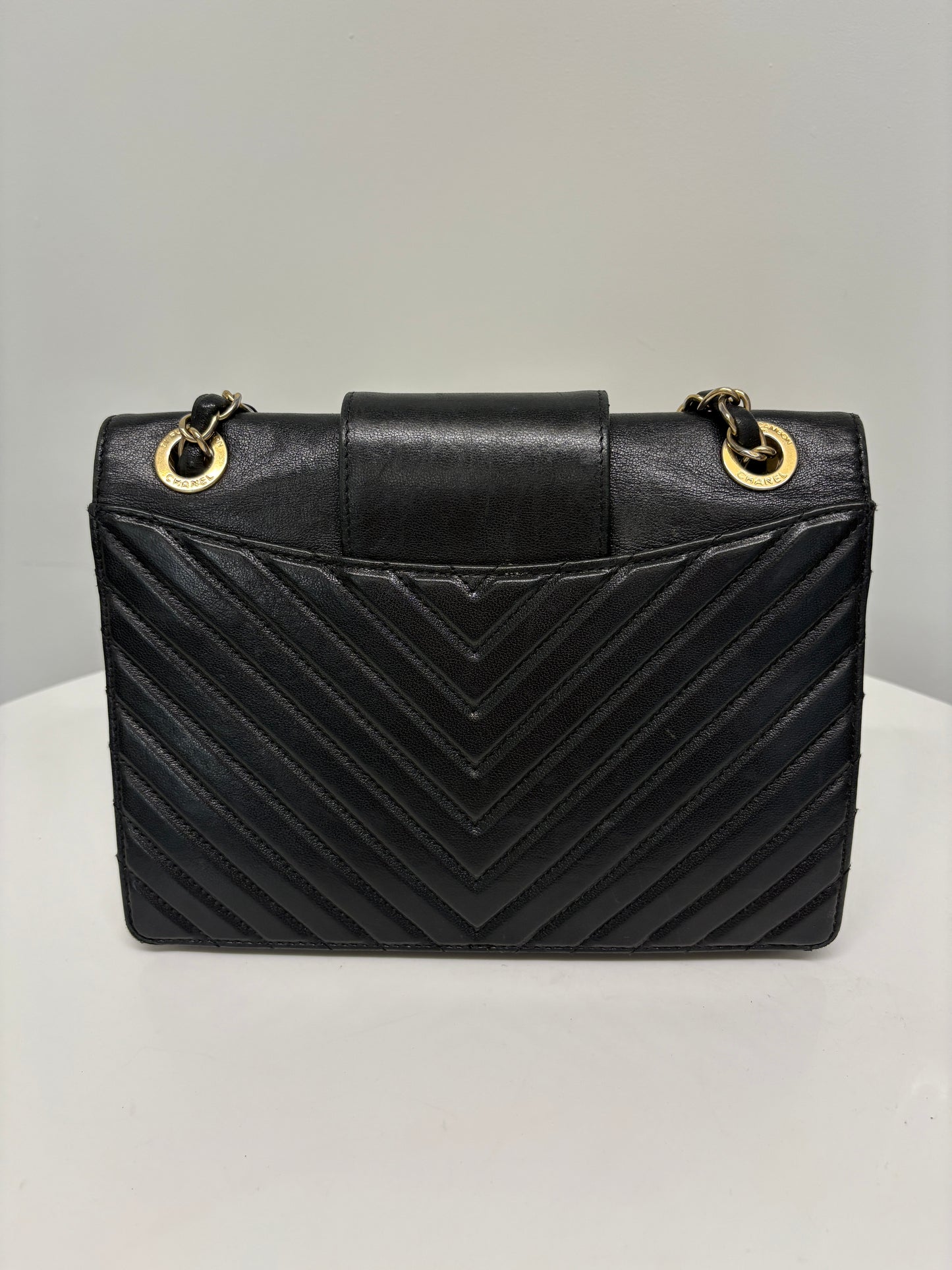 Chanel Chevron Collar & Tie Flap Bag (pre-owned)