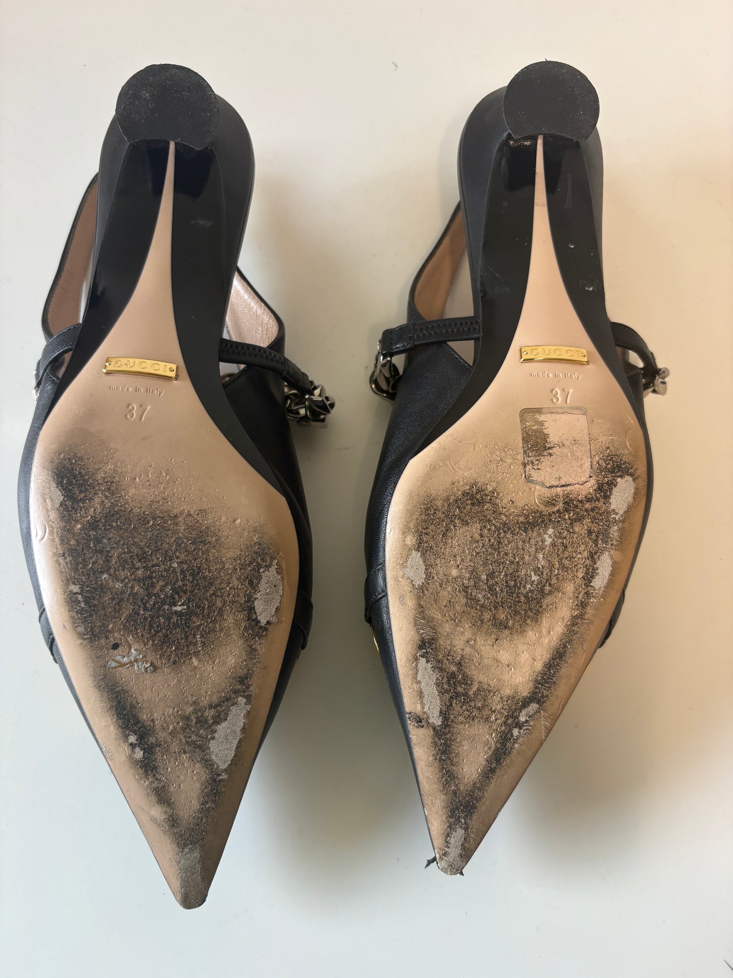 Gucci Black Pointed Kitten Heel Pumps With Horsebit and Chain