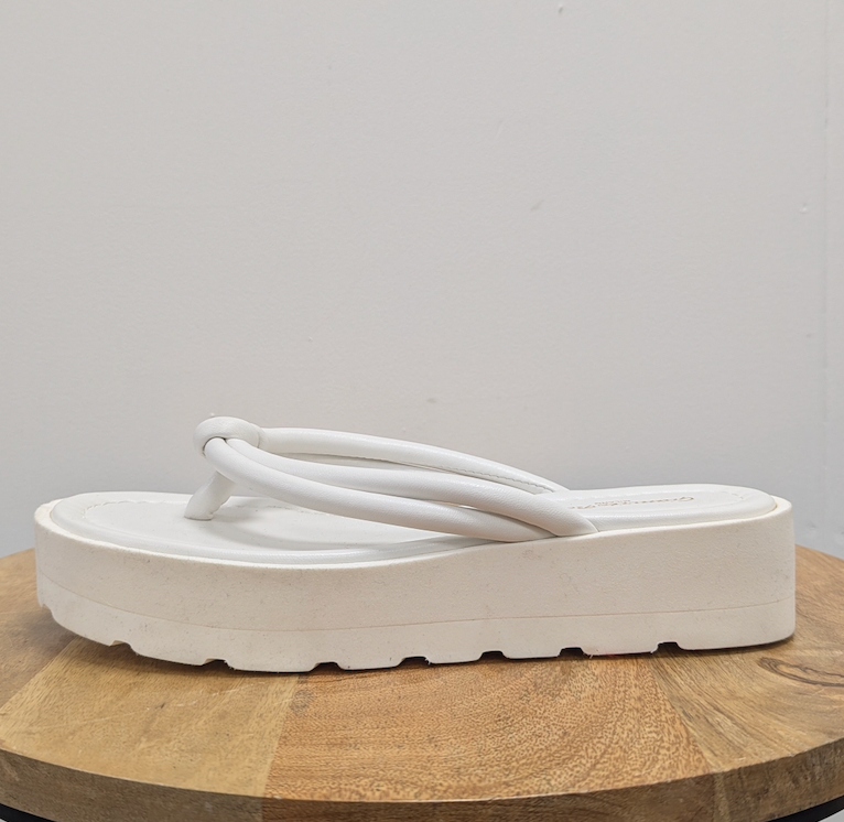 Gianvito Rossi White Leather Platform Flip Flops