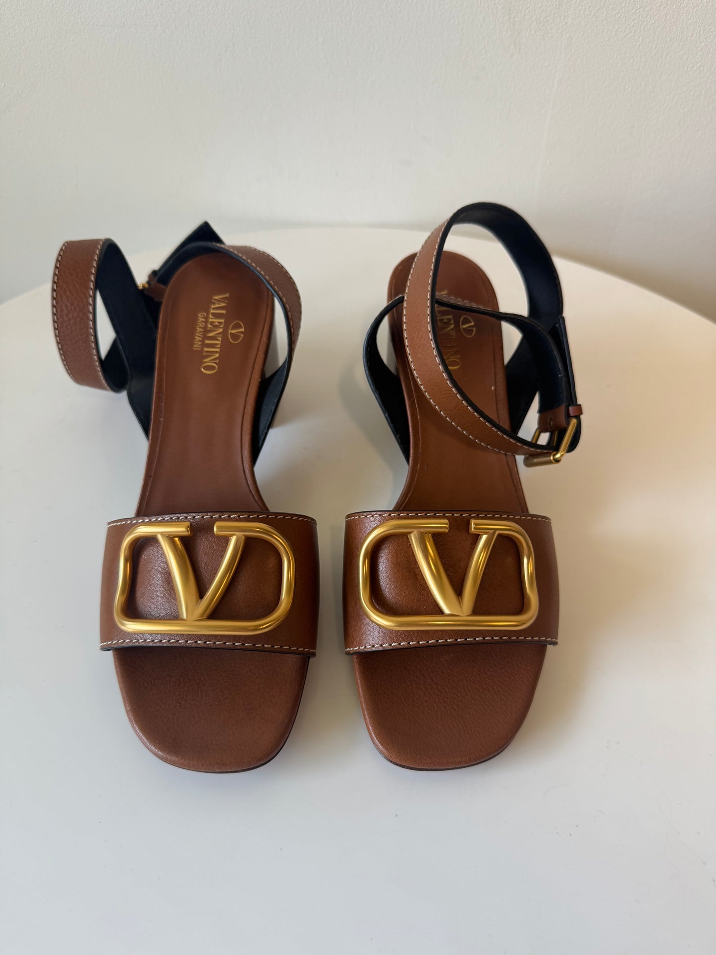 Valentino Garavani Volvo leather sandals in tan (pre-owned)