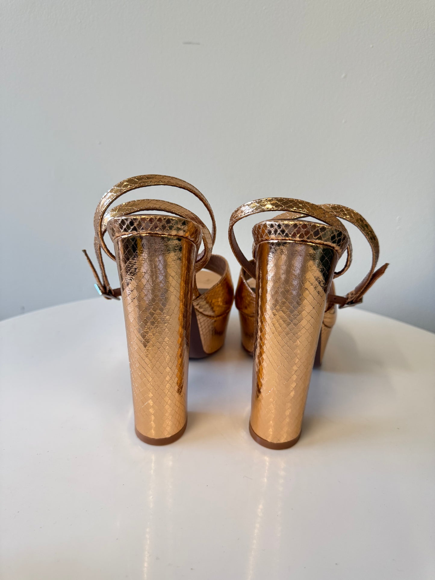 Aquazzura sinner platform gold snake embossed (pre-owned)
