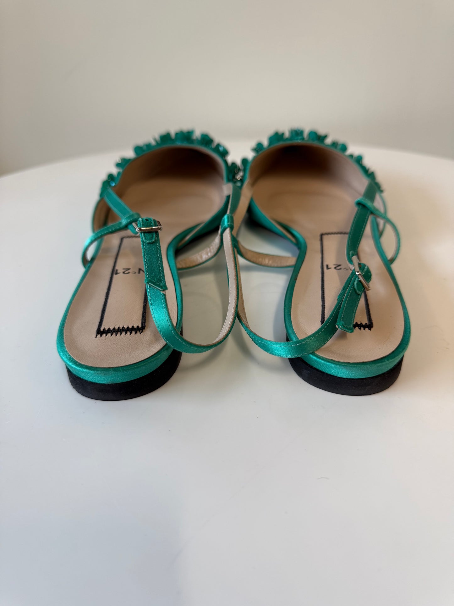 N.21 Green Satin embellished flats (pre-owned)