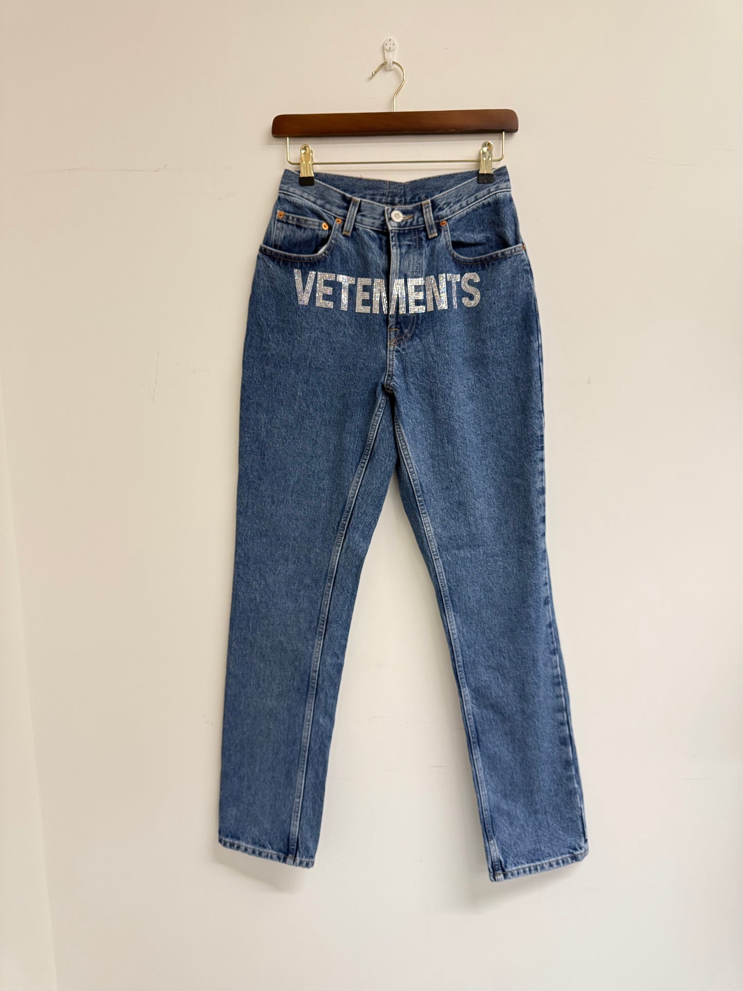 Vetements crystal logo denim jeans (pre-owned)