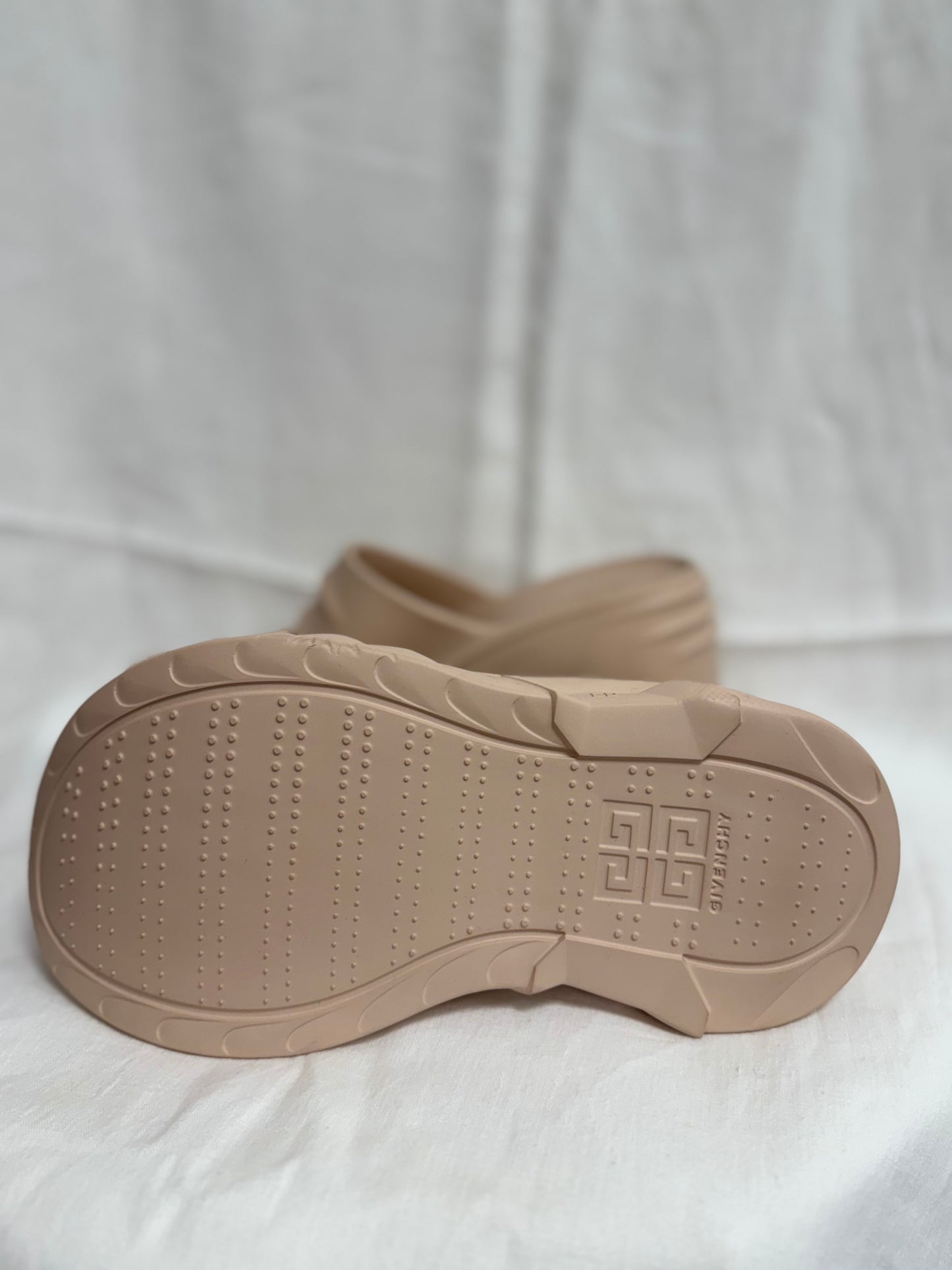 Givenchy pink rubber wedge slides (pre-owned)