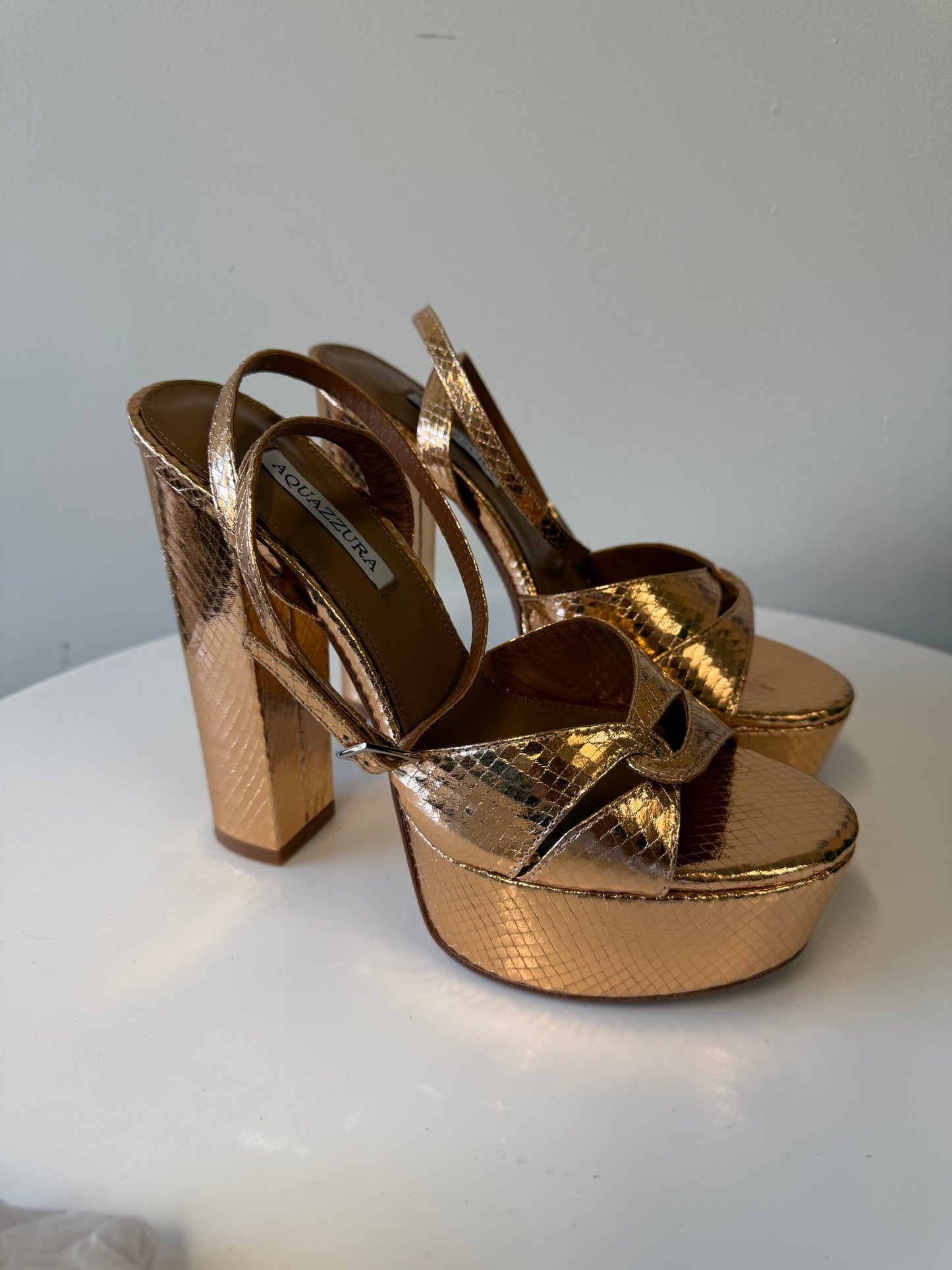 Aquazzura sinner platform gold snake embossed (pre-owned)