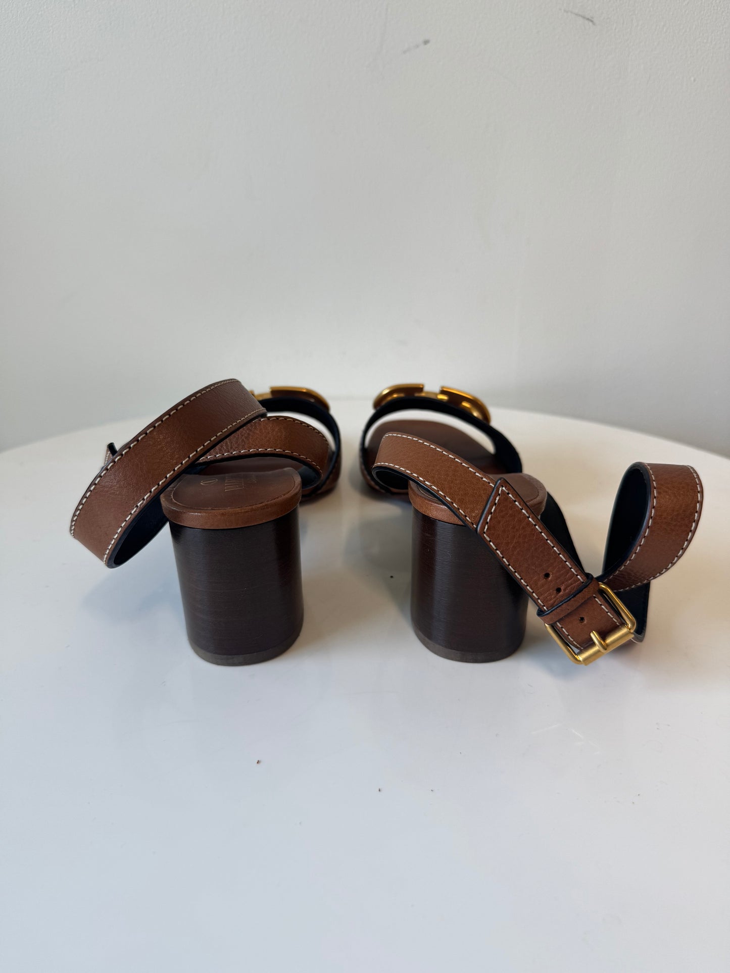 Valentino Garavani Volvo leather sandals in tan (pre-owned)