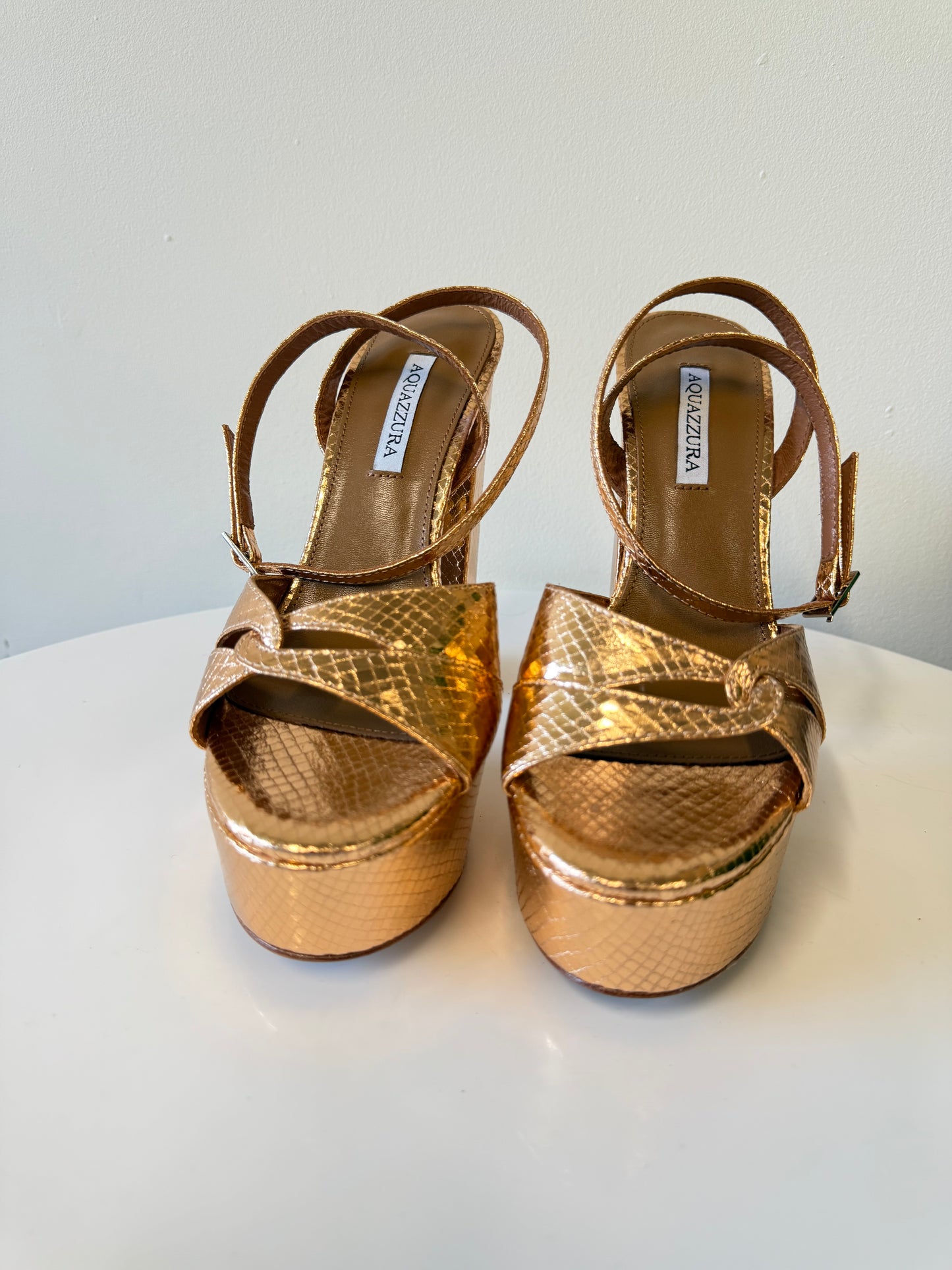Aquazzura sinner platform gold snake embossed (pre-owned)