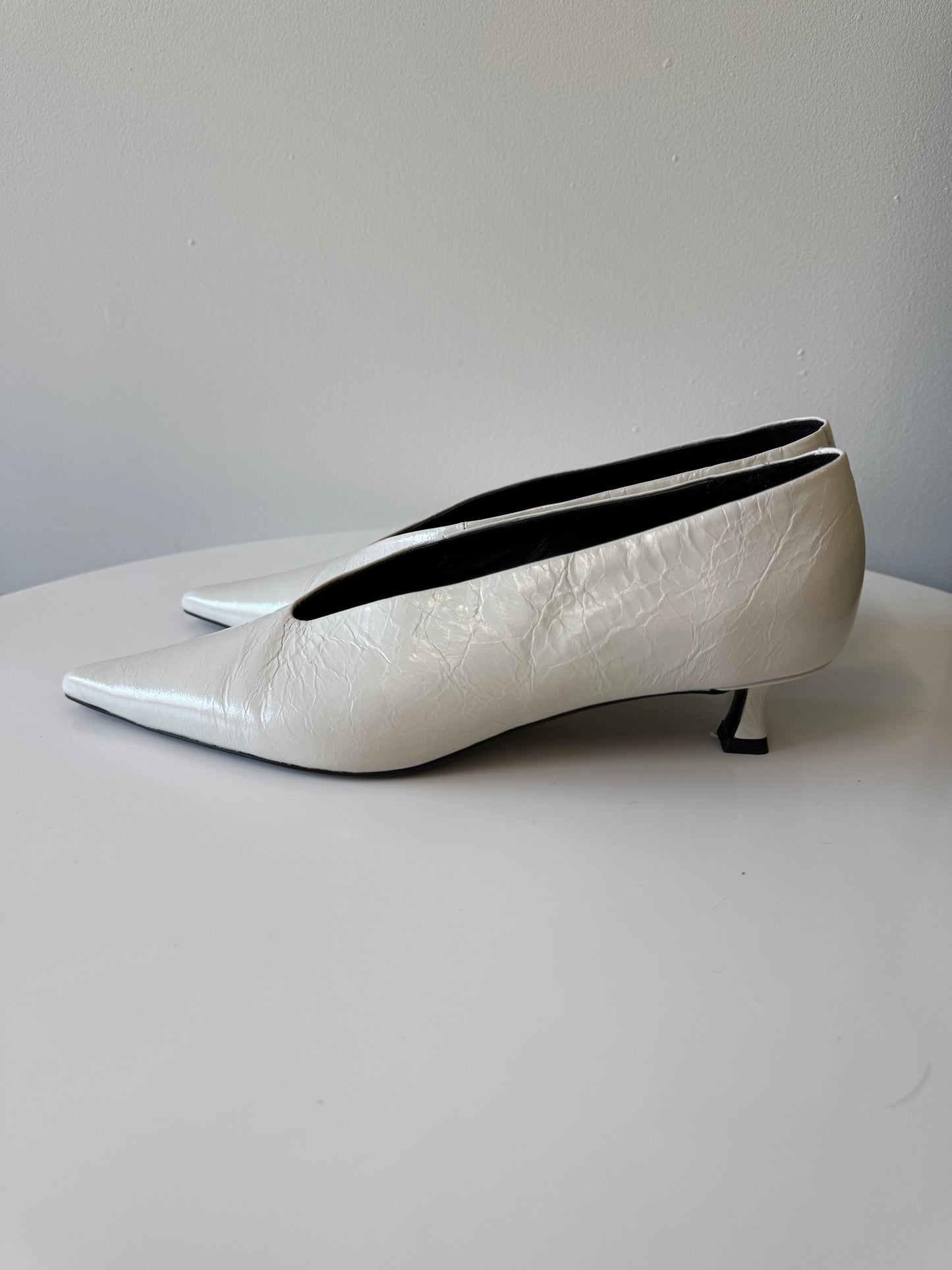 Tony Bianco white cherry dove crinkle kitten heels (pre owned)