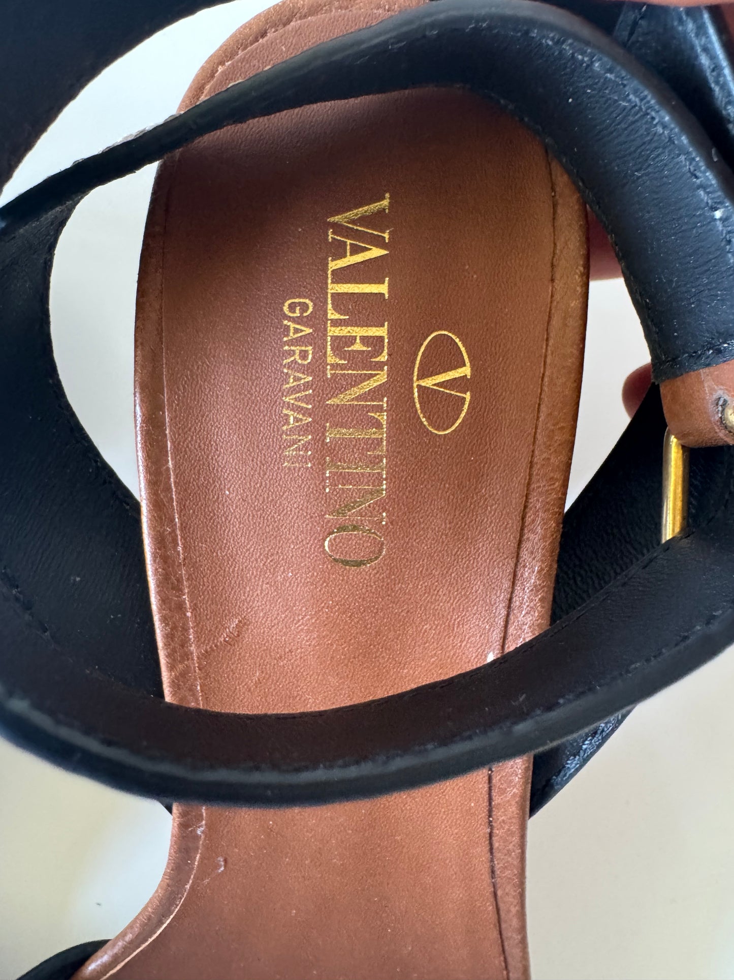 Valentino Garavani Volvo leather sandals in tan (pre-owned)