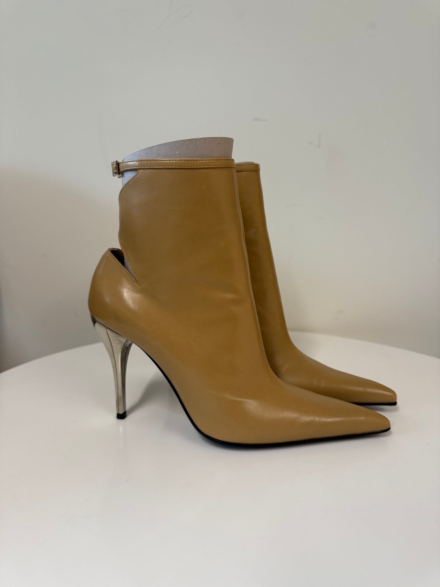 Versace caramel heeled ankle boots (pre-owned)