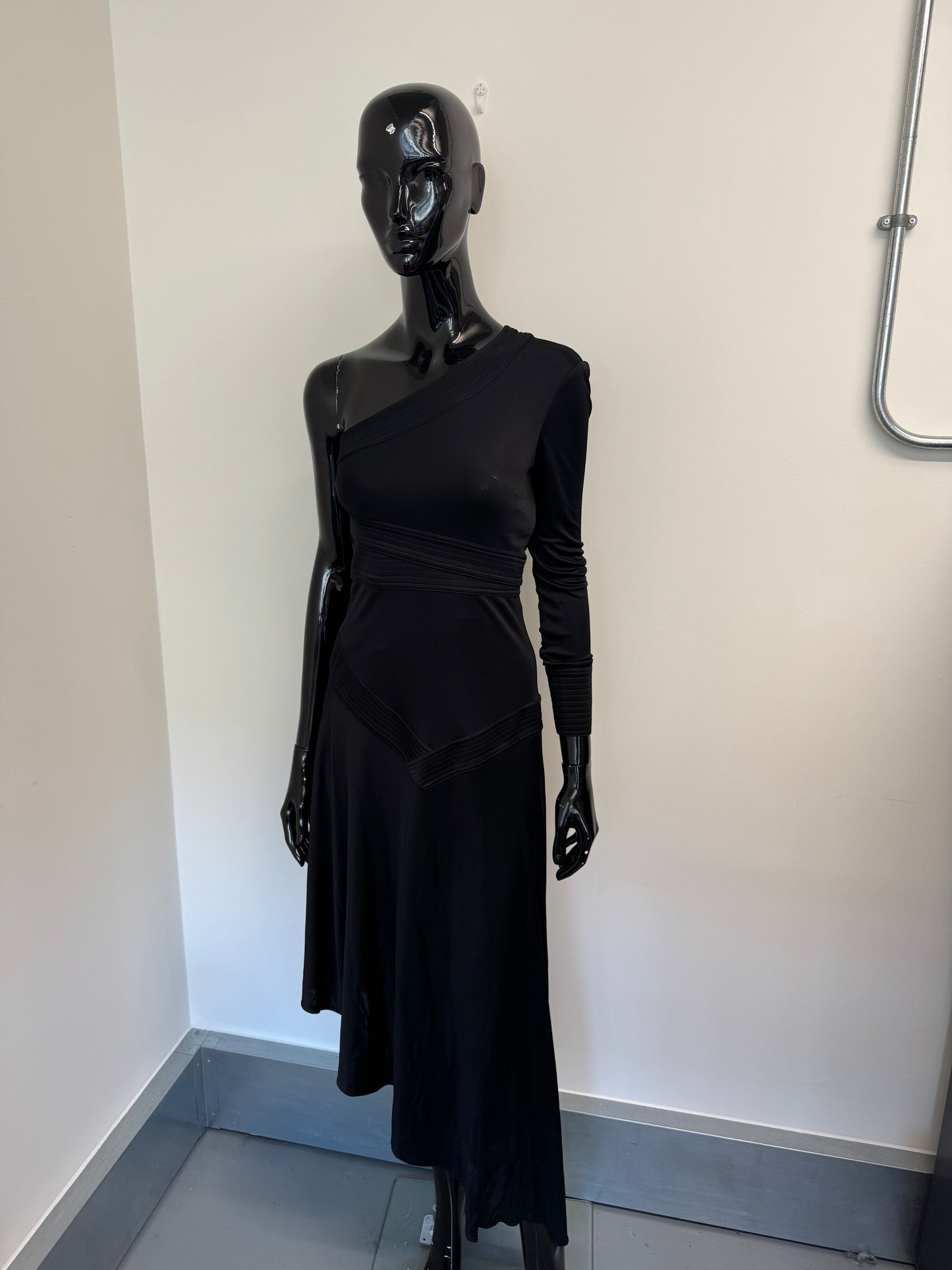 Alexis Black drop waist one shoulder midi dress (pre-owned)