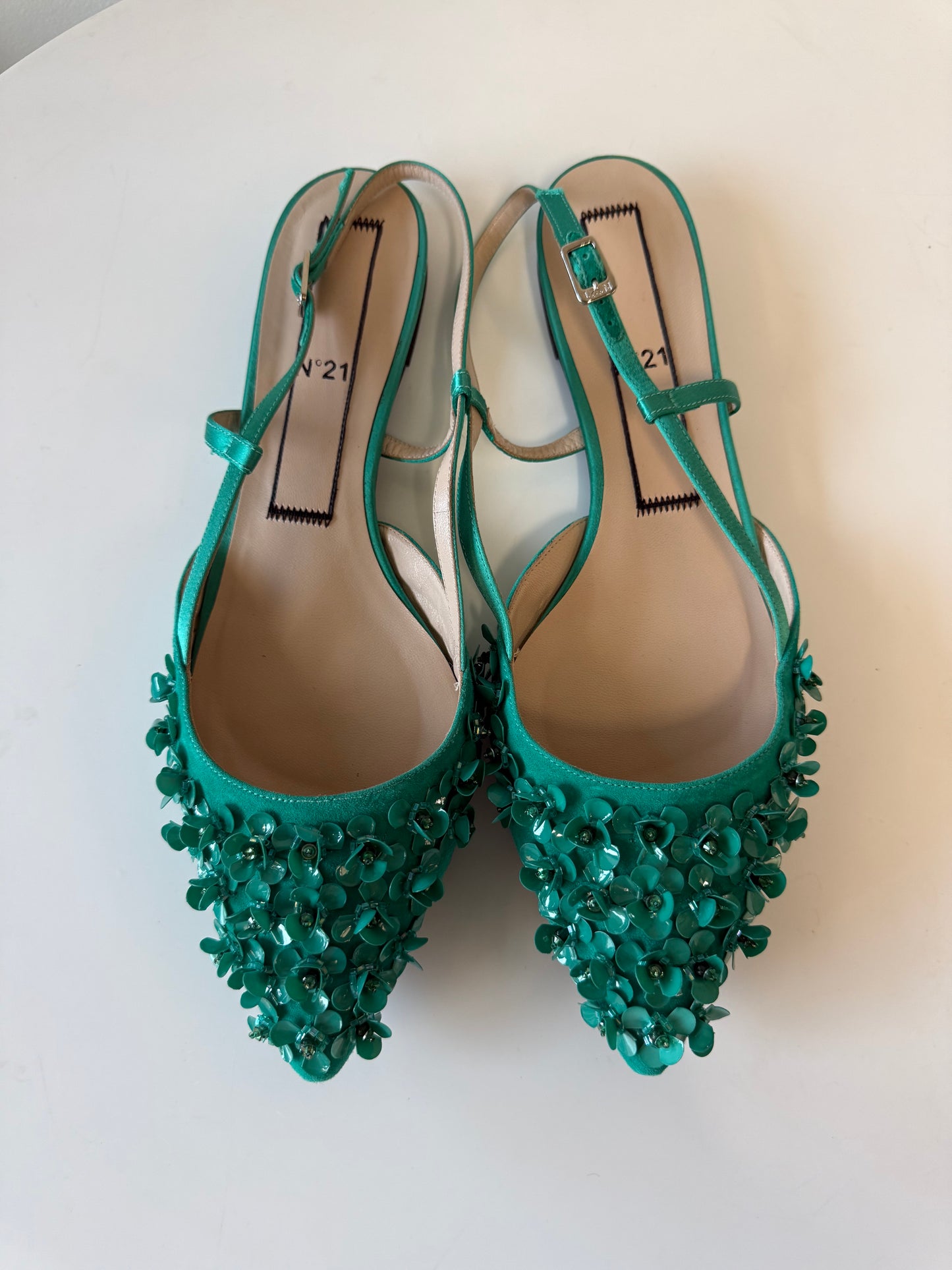 N.21 Green Satin embellished flats (pre-owned)