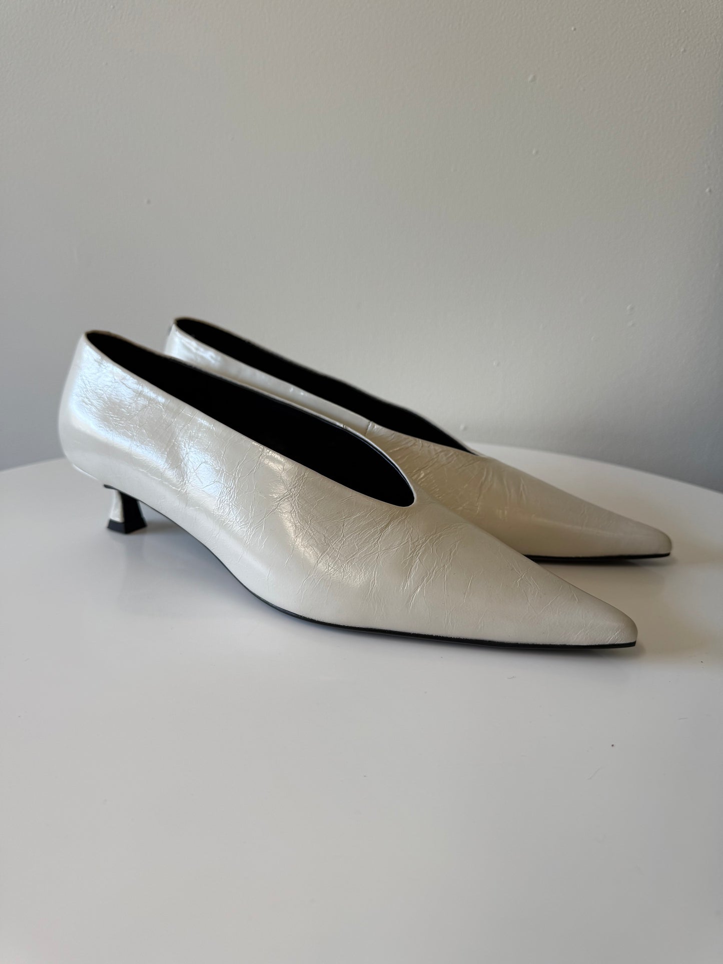 Tony Bianco white cherry dove crinkle kitten heels (pre owned)