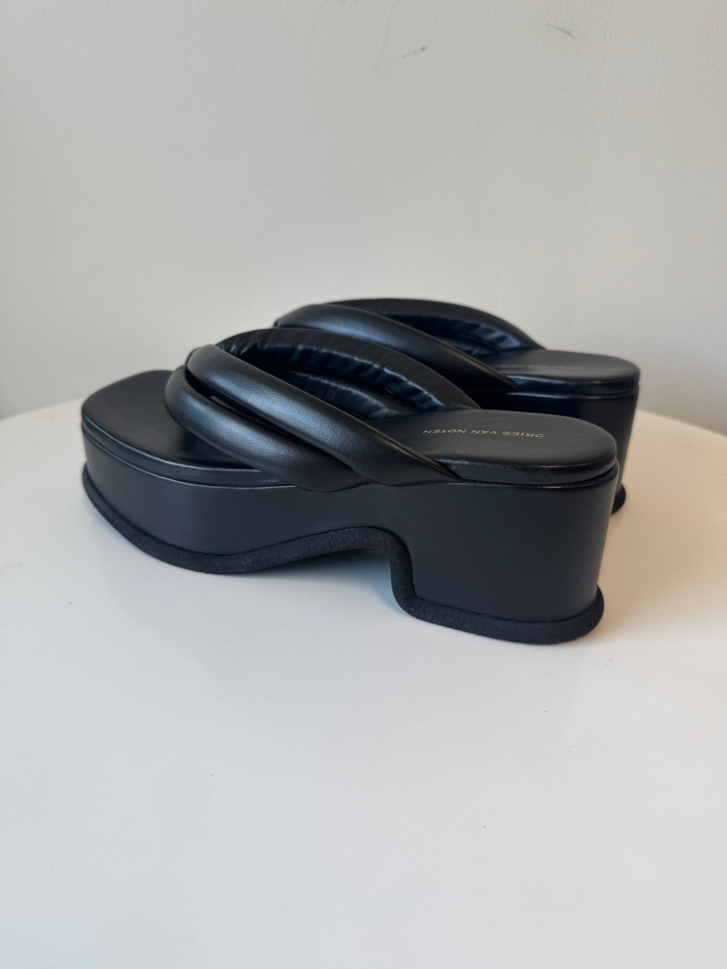 Dries Van Noten platform black leather flip flops (pre-owned)