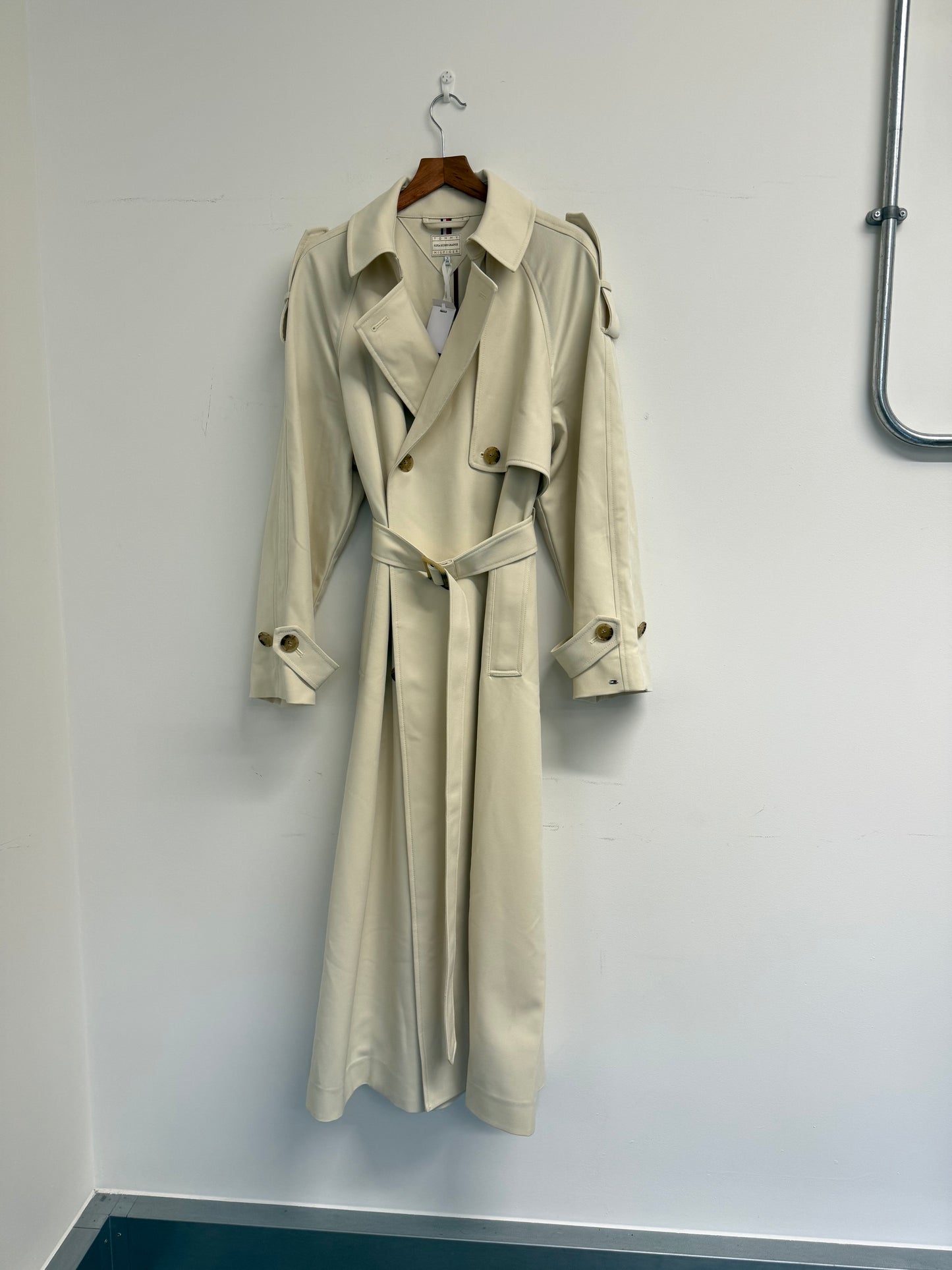 Tommy Hilfiger The Sofia Capsule Oversized Trench Coat (pre-owned)