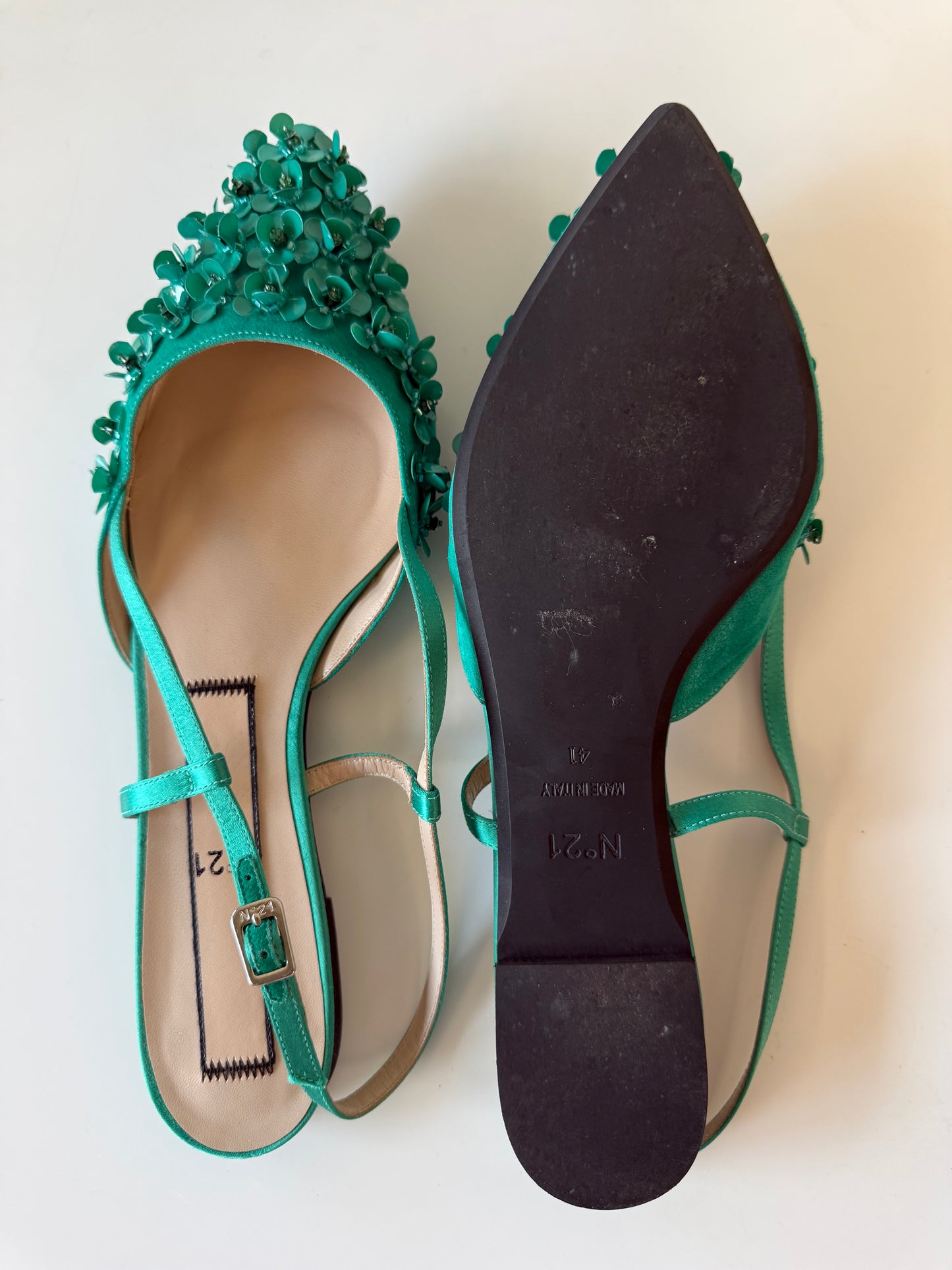 N.21 Green Satin embellished flats (pre-owned)