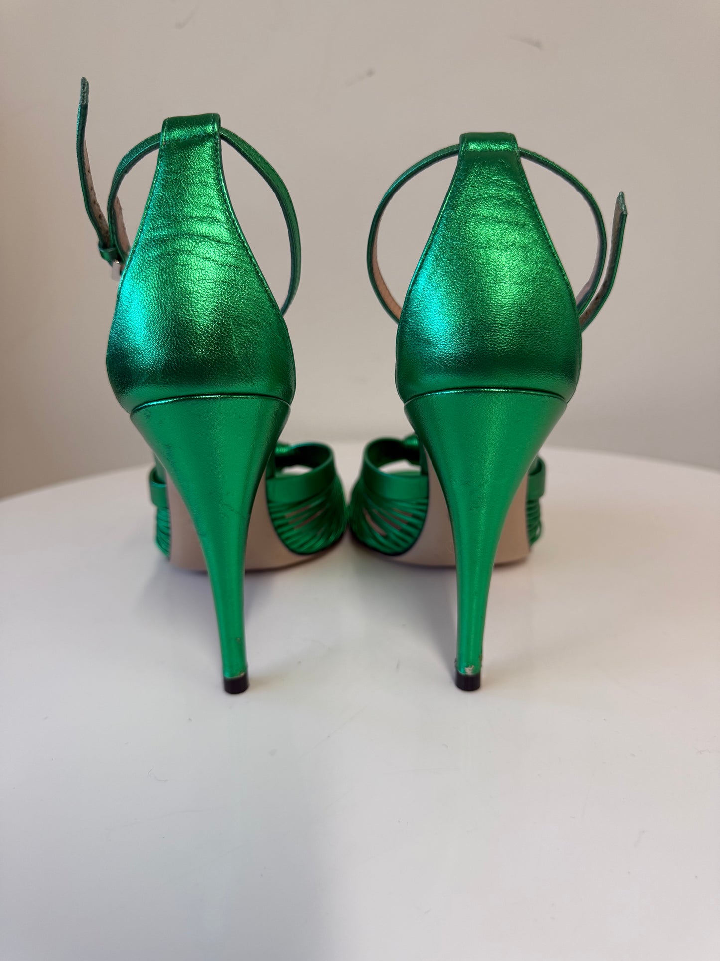 Gucci Women's Green Metallic Leather Sandals (pre-owned)