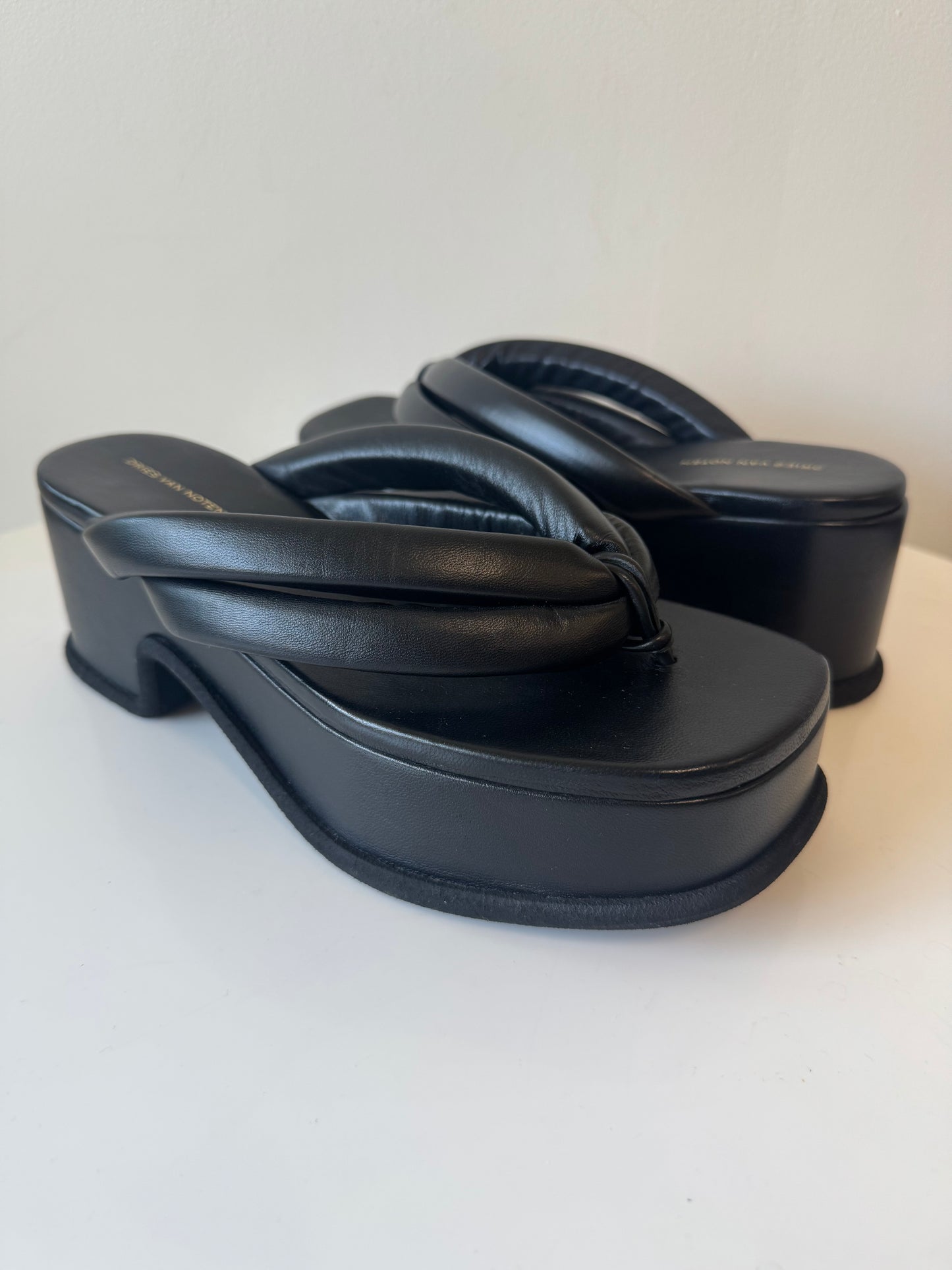 Dries Van Noten platform black leather flip flops (pre-owned)