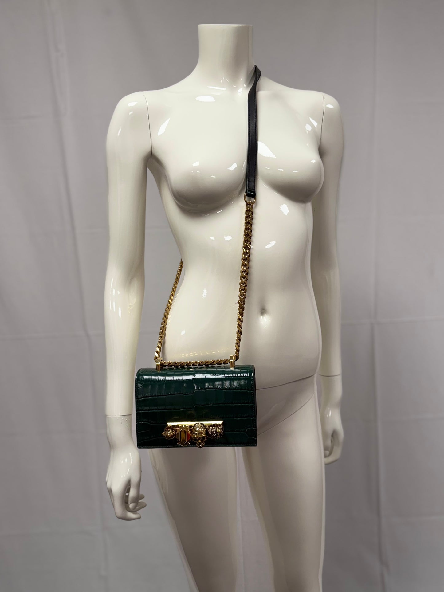 Alexander McQueen green knuckle chain crossbody (pre-owned)
