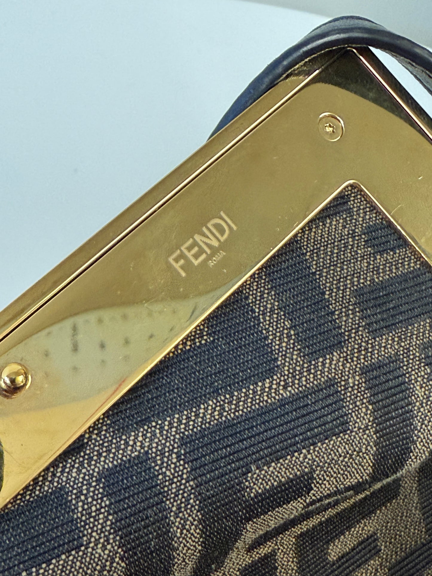Fendi first small leather pouch (pre-owned)