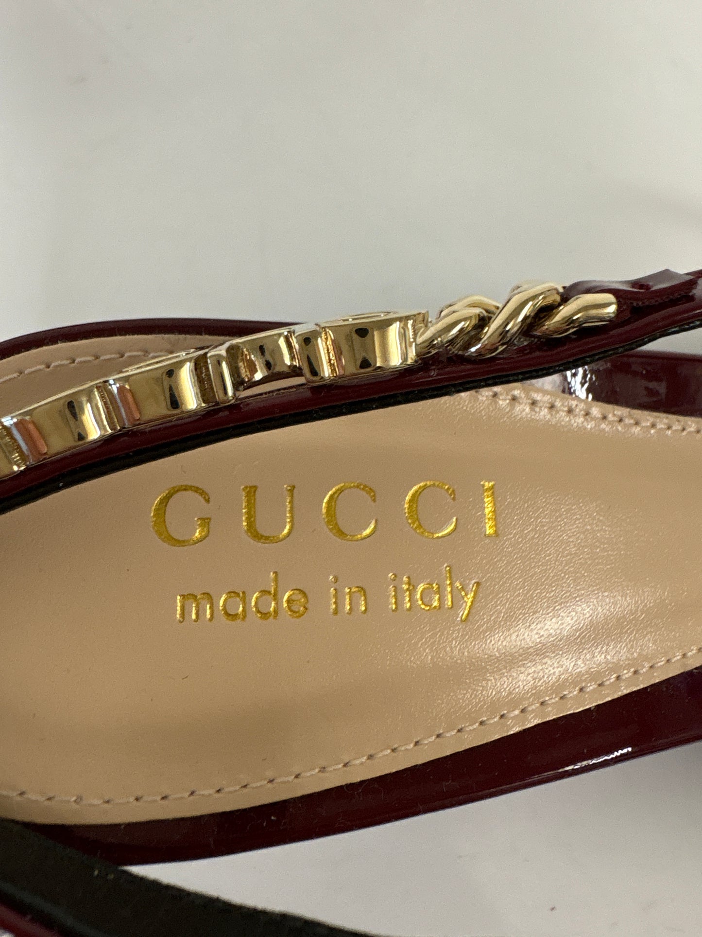 Gucci Signoria Slingback Pump in Rosso Ancora