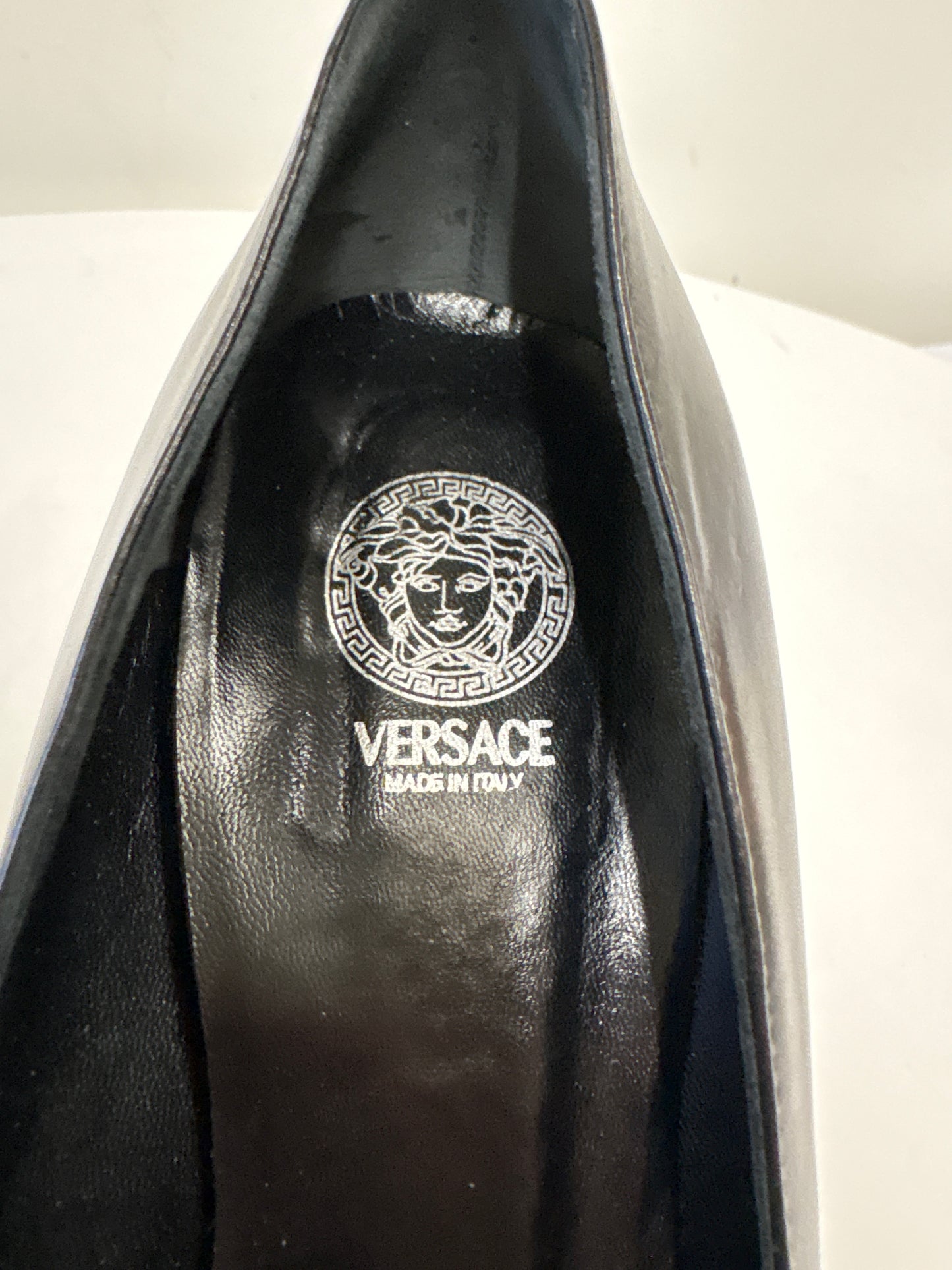 Versace Black Heel Pumps With Chain Vitello