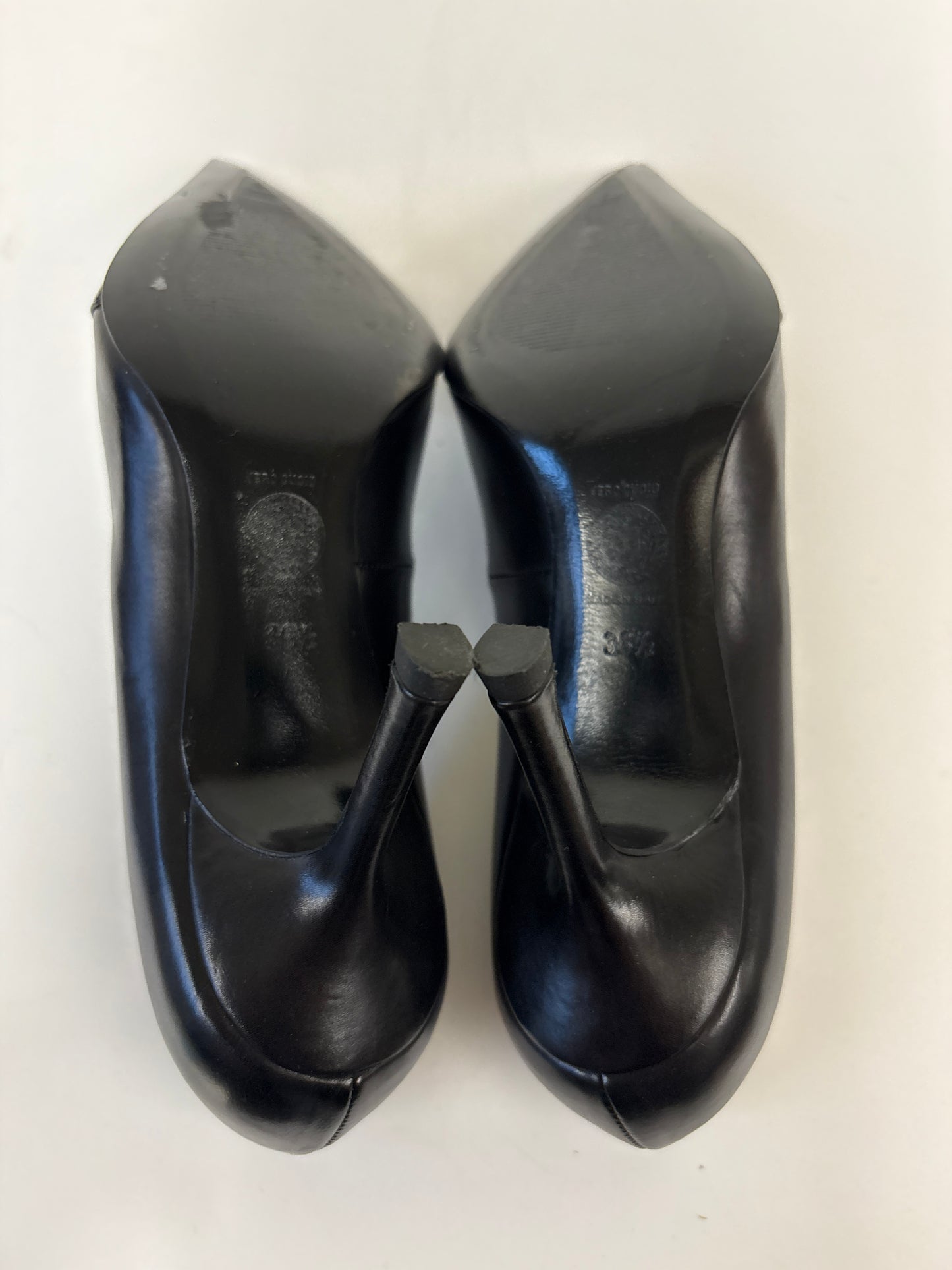 Versace Black Heel Pumps With Chain Vitello