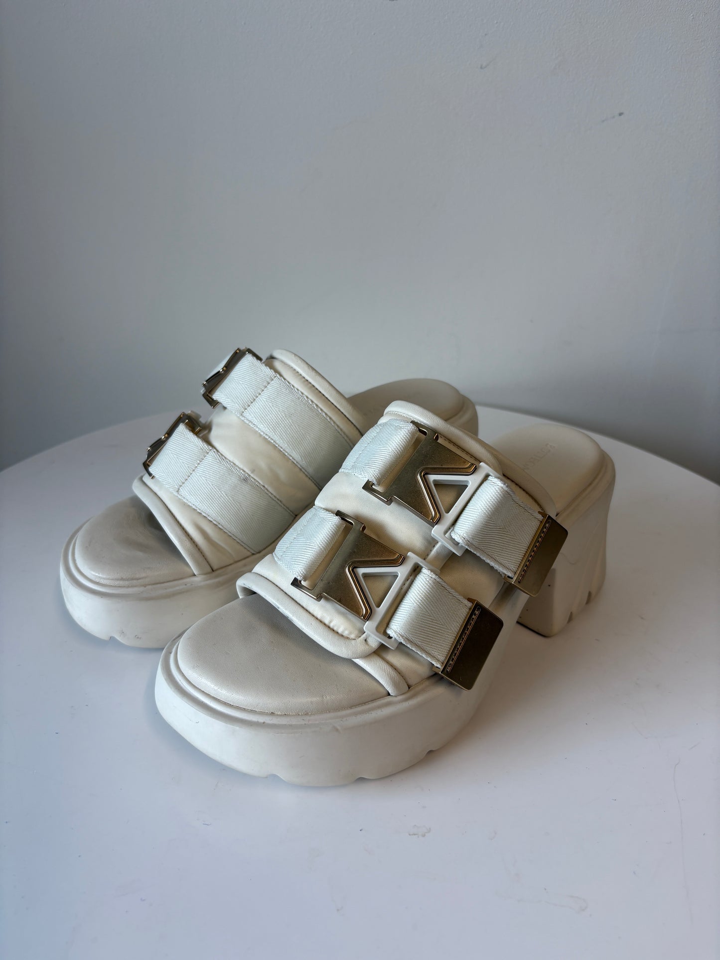 Bottega Veneta Cream Flash Buckle Mule Sandals