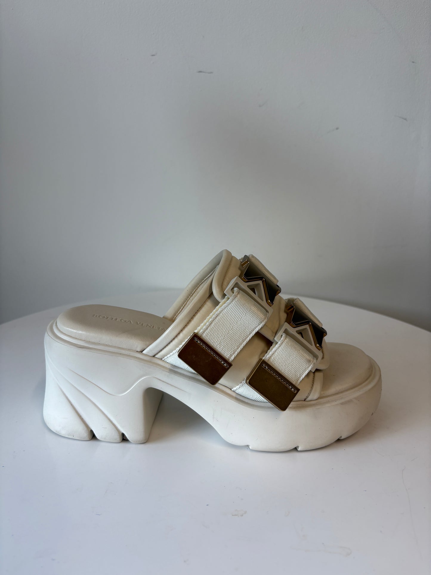 Bottega Veneta Cream Flash Buckle Mule Sandals