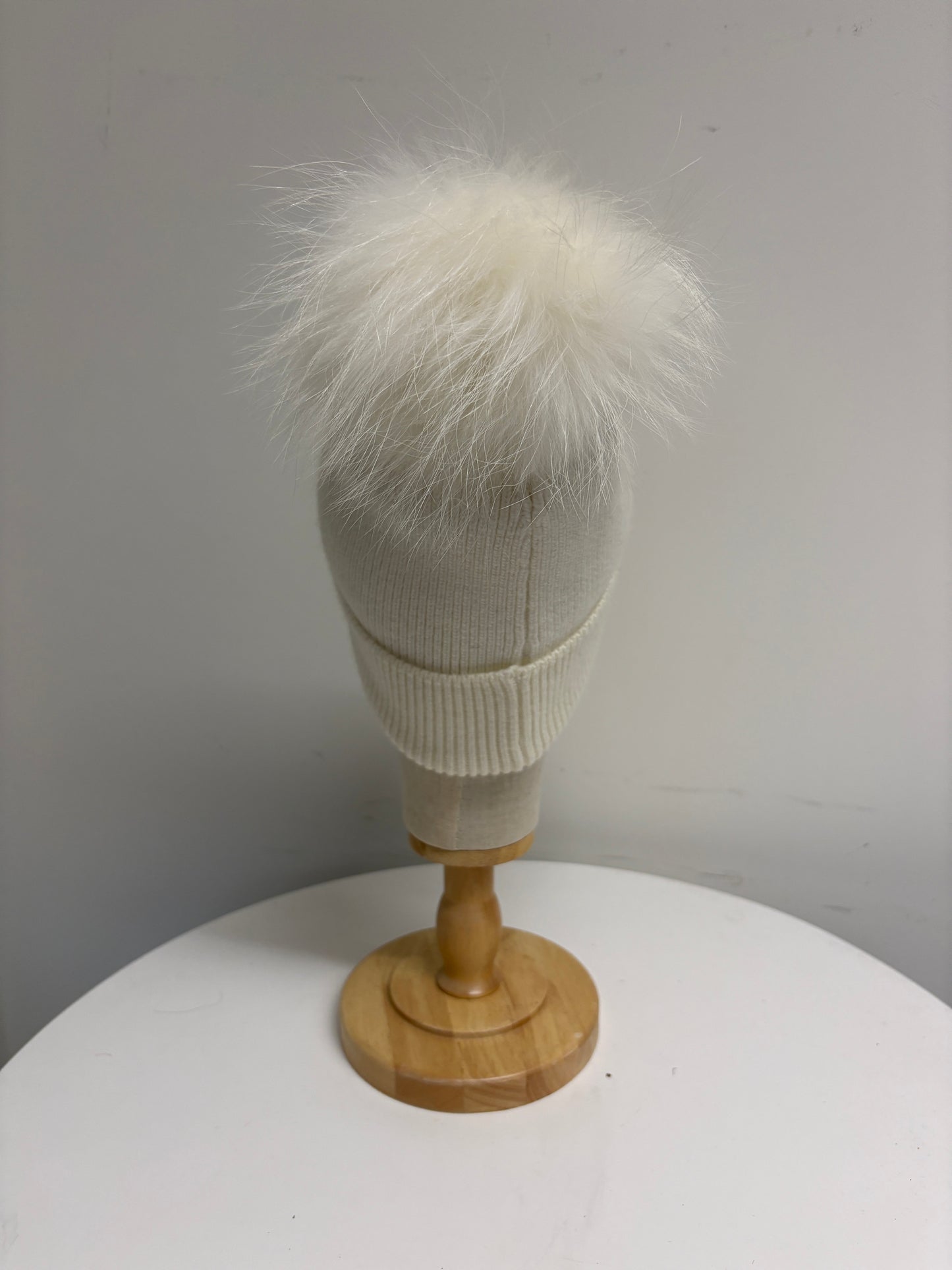 L Cuppini Cream Pom Pom Beanie Hat