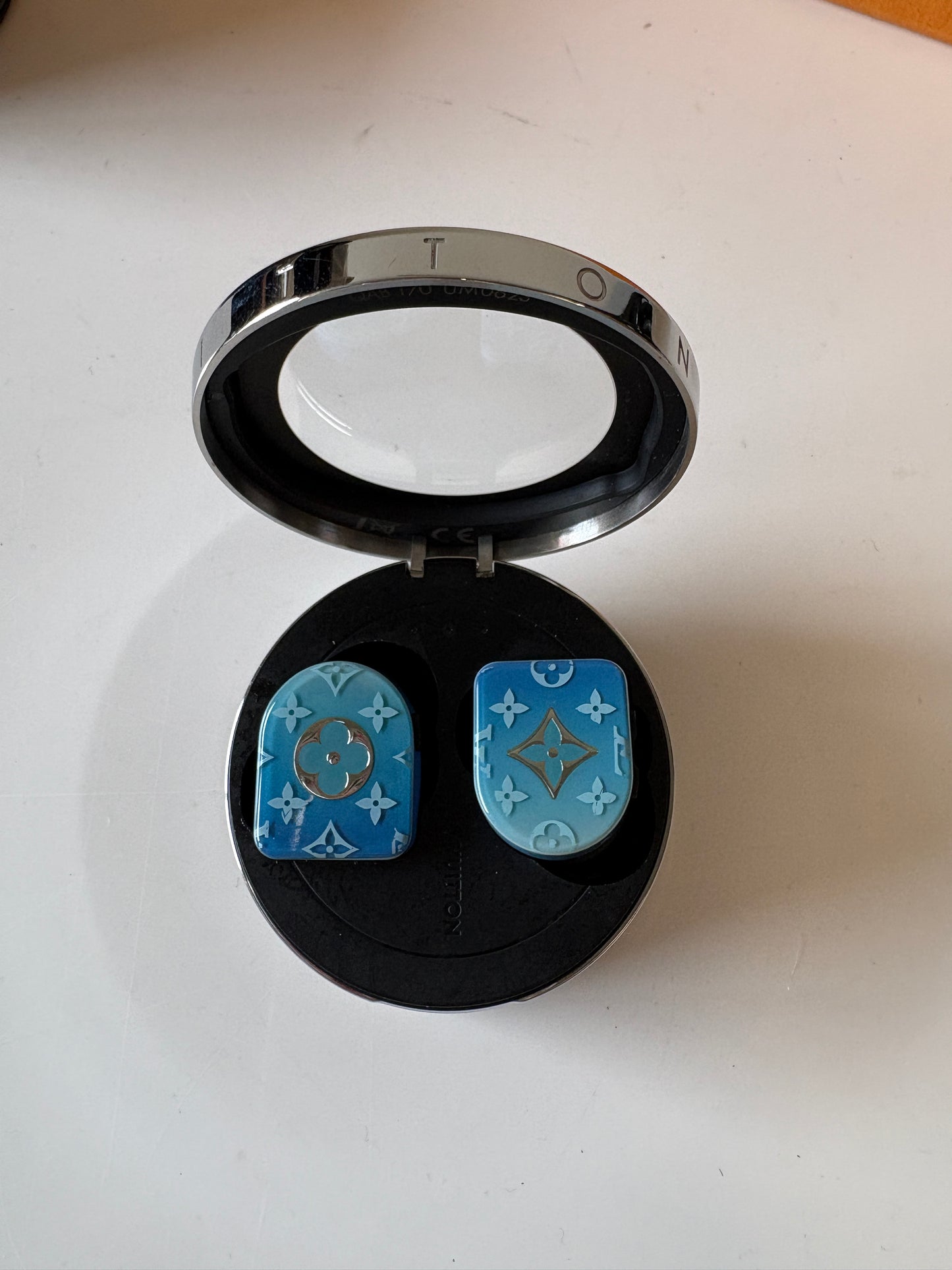 Louis Vuitton Blue Horizon Monogram Airpods And Case