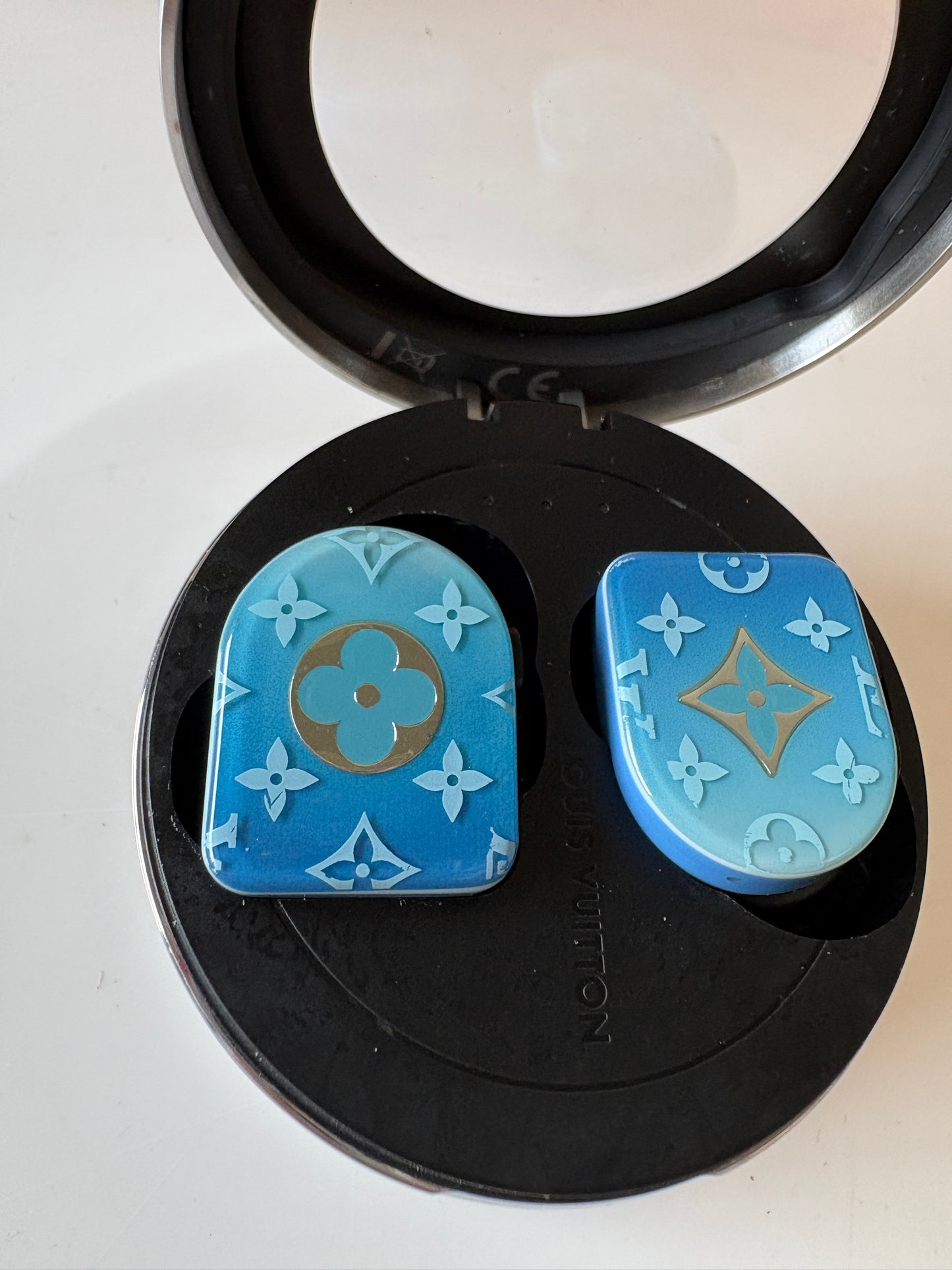 Louis Vuitton Blue Horizon Monogram Airpods And Case