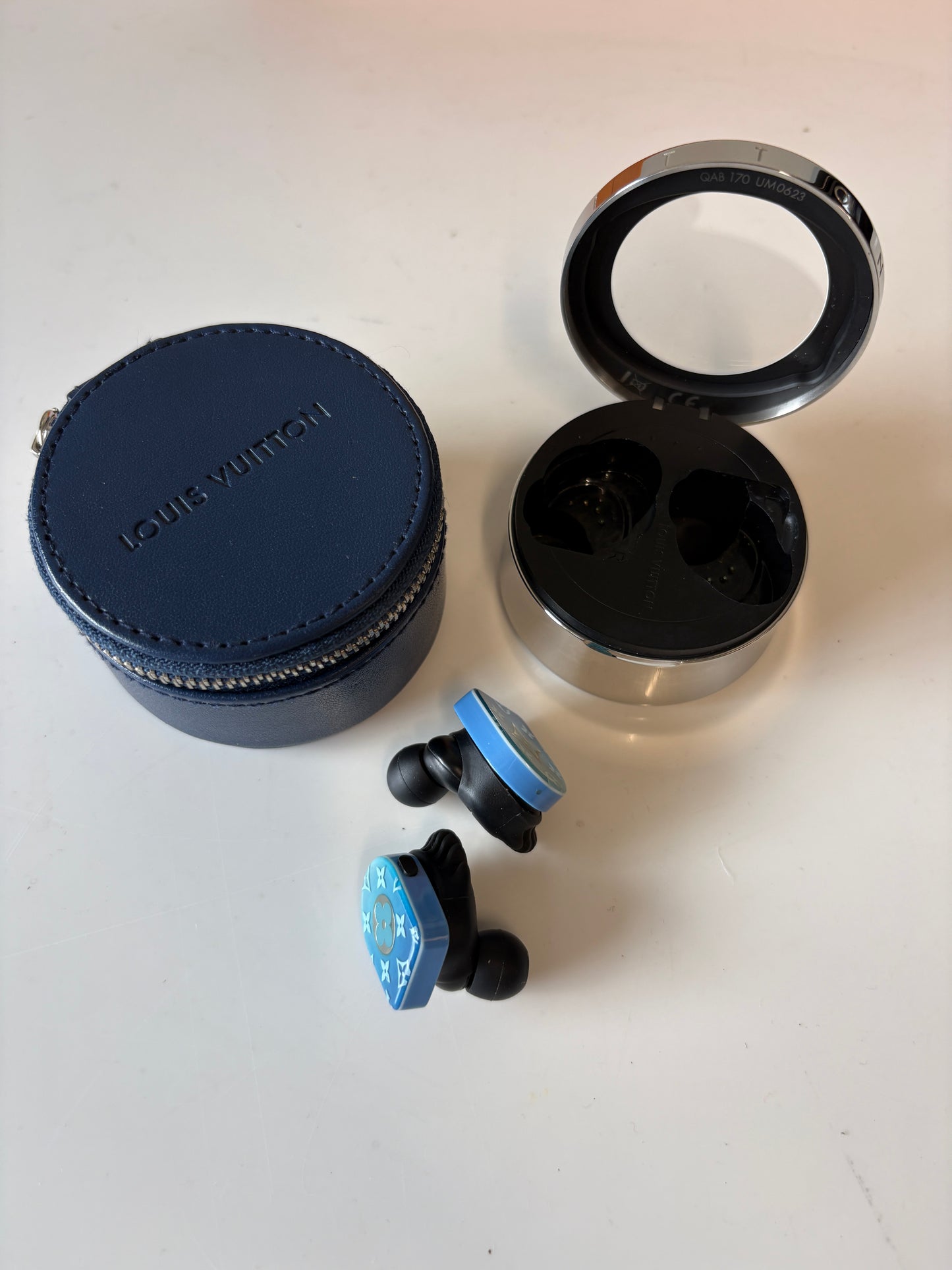 Louis Vuitton Blue Horizon Monogram Airpods And Case